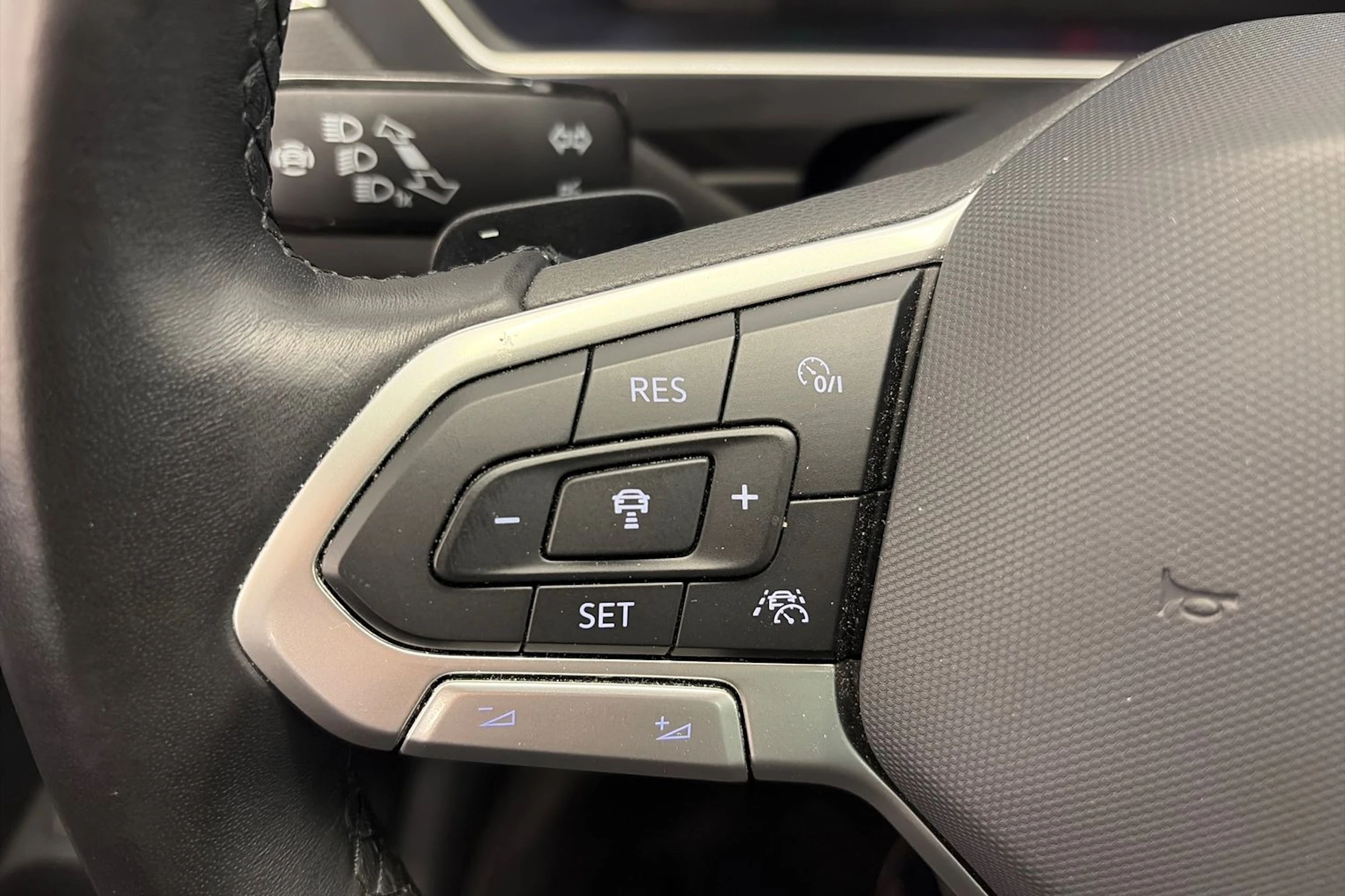 valkoinen Volkswagen Tiguan 2021 kuva 15.