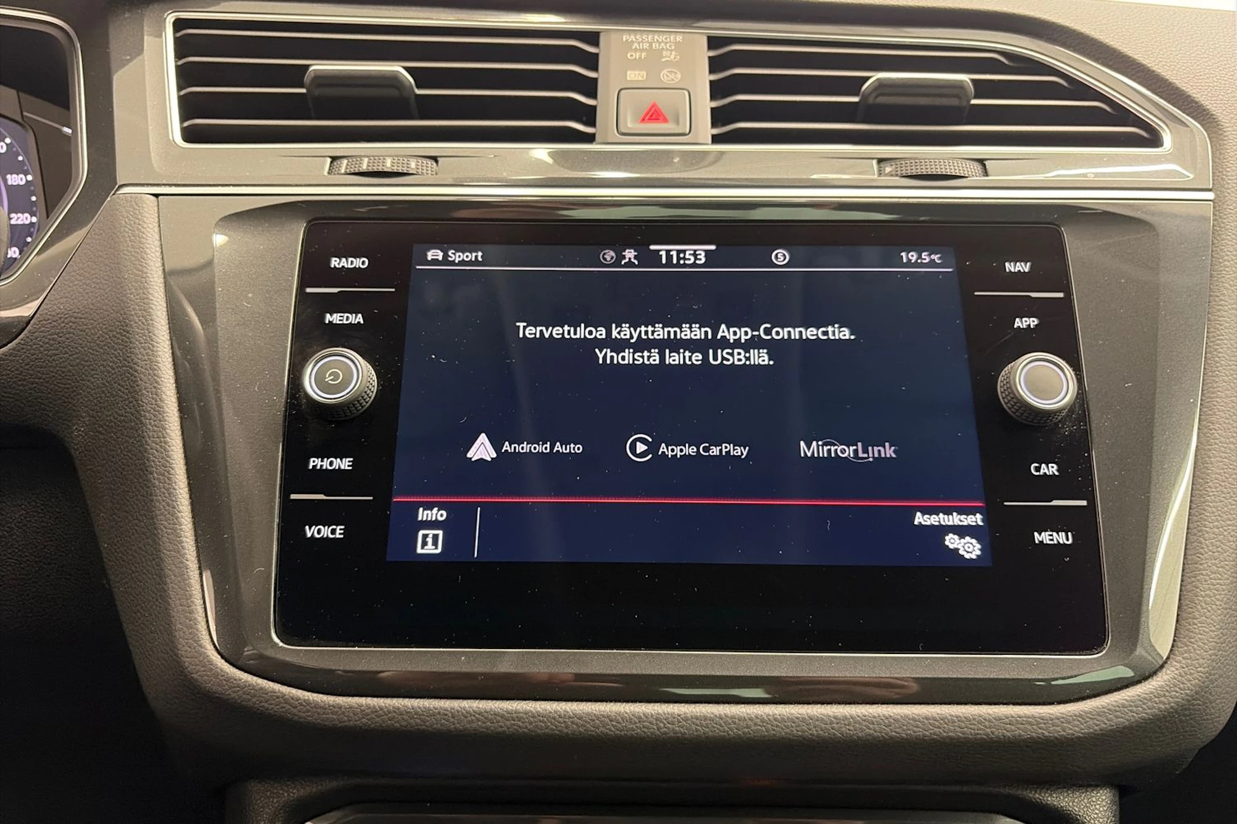 valkoinen Volkswagen Tiguan 2021 kuva 19.
