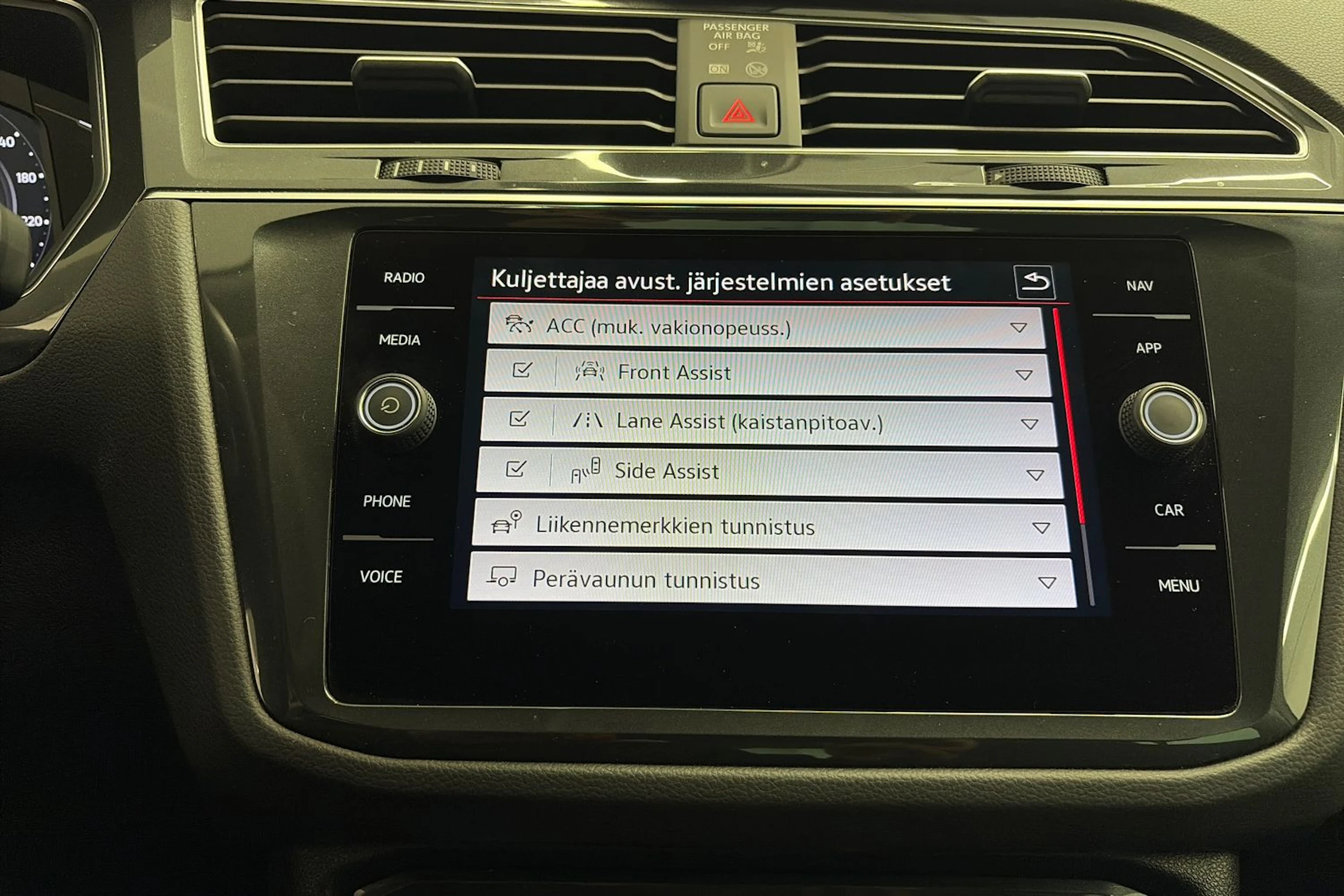valkoinen Volkswagen Tiguan 2021 kuva 20.