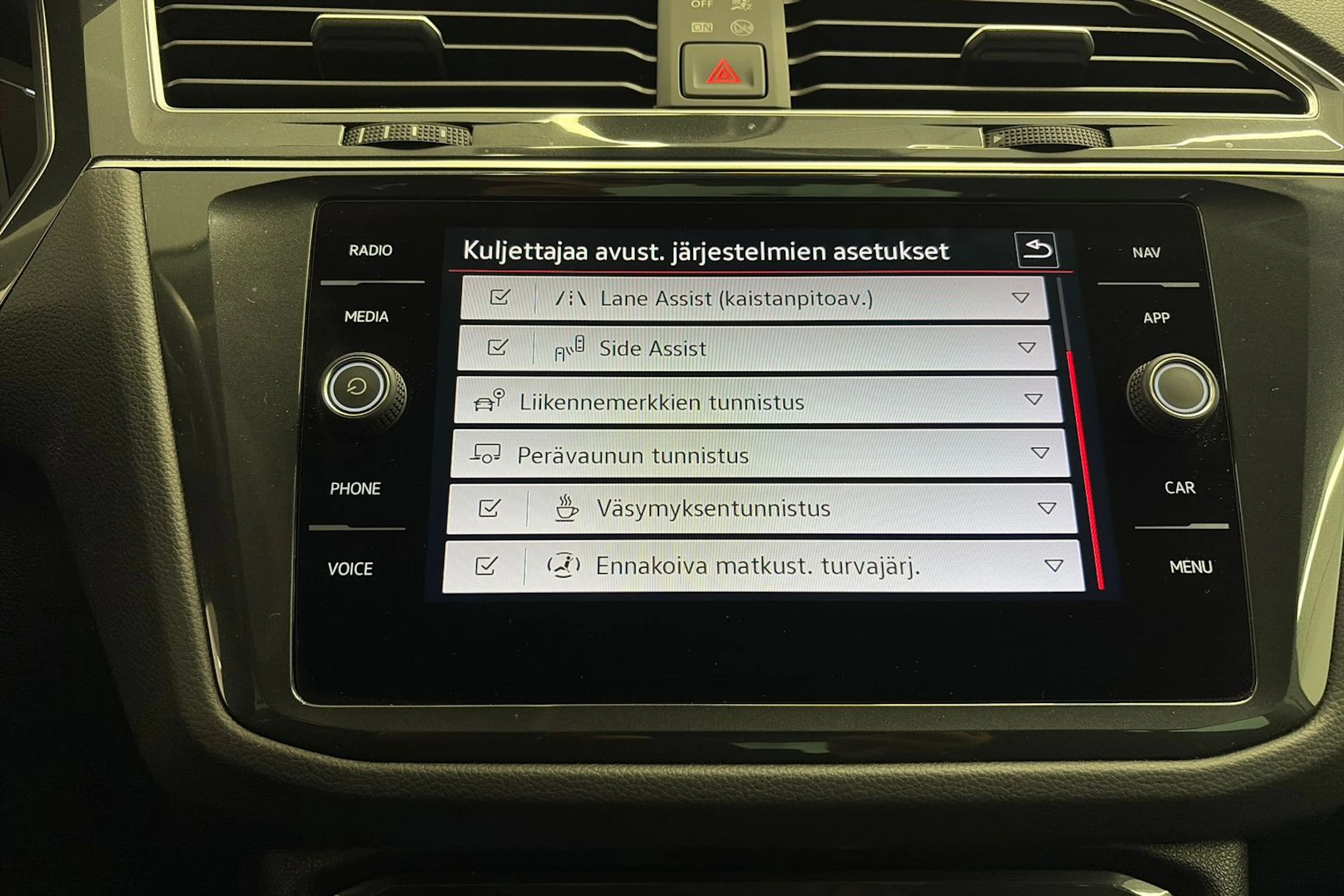 valkoinen Volkswagen Tiguan 2021 kuva 21.