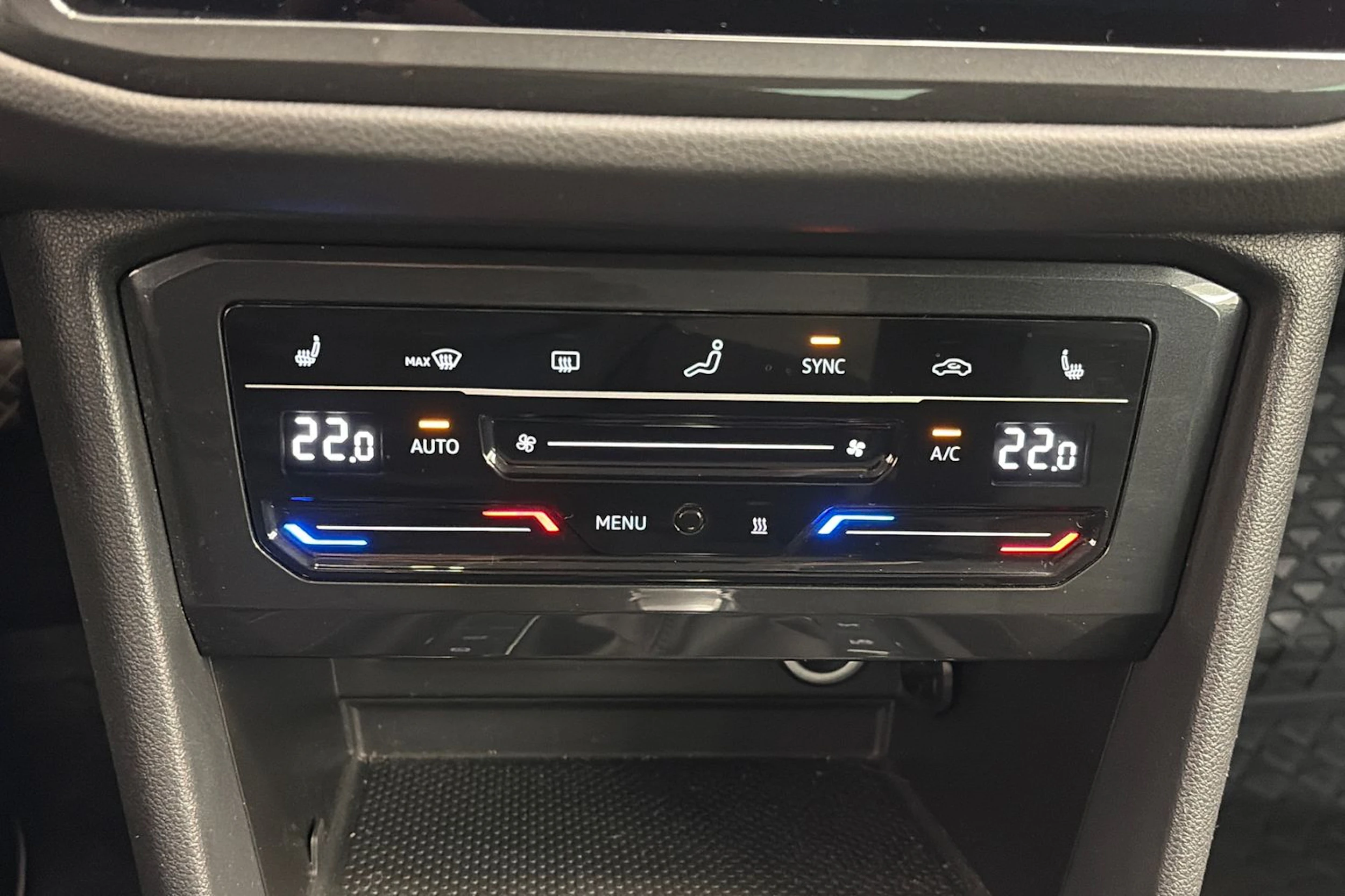 valkoinen Volkswagen Tiguan 2021 kuva 23.