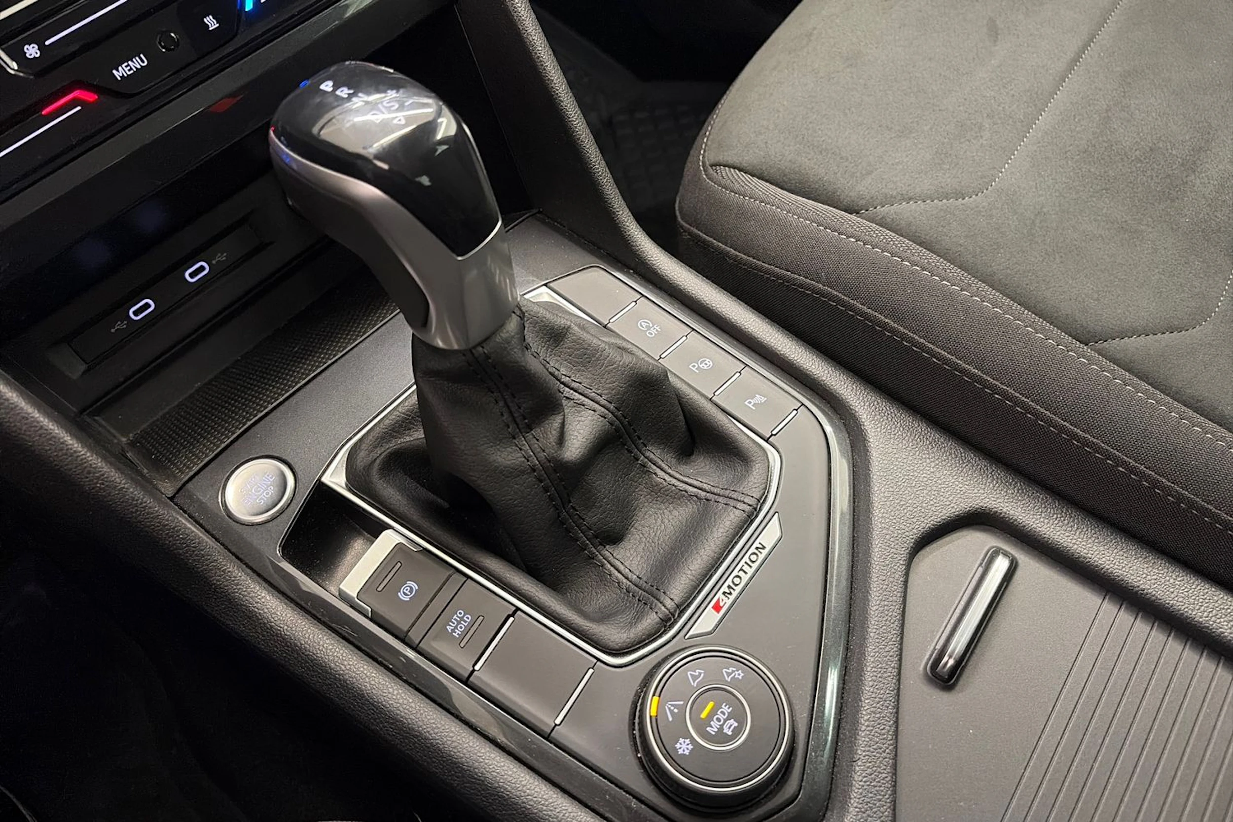 valkoinen Volkswagen Tiguan 2021 kuva 24.