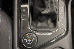 valkoinen Volkswagen Tiguan 2021 kuva 25.