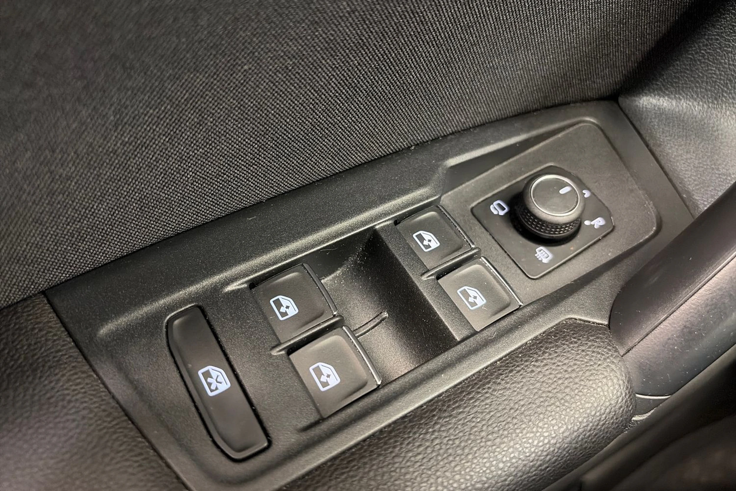 valkoinen Volkswagen Tiguan 2021 kuva 27.