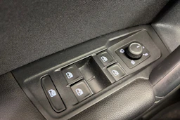 valkoinen Volkswagen Tiguan 2021 kuva 27.
