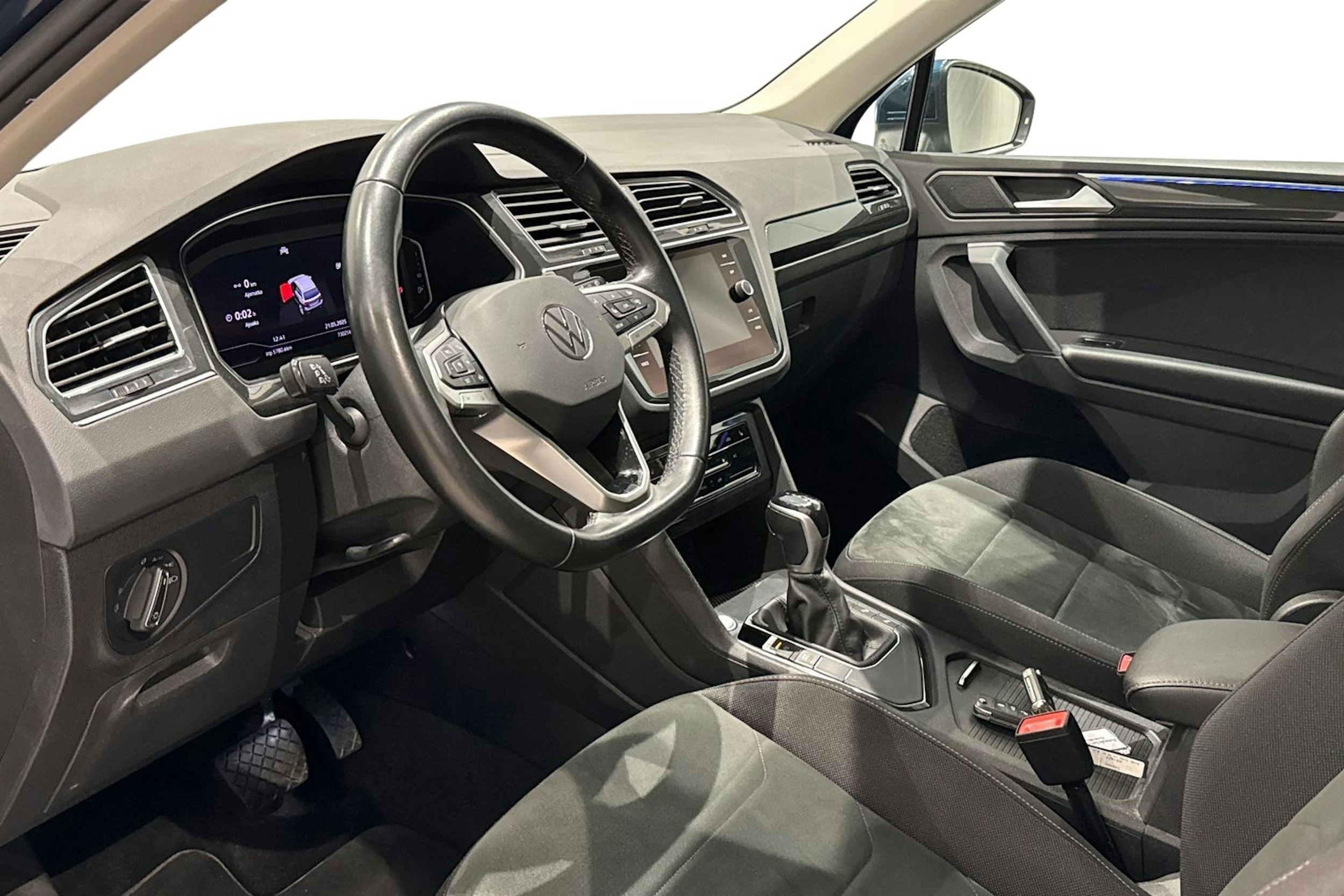 sininen Volkswagen Tiguan 2021 kuva 7.