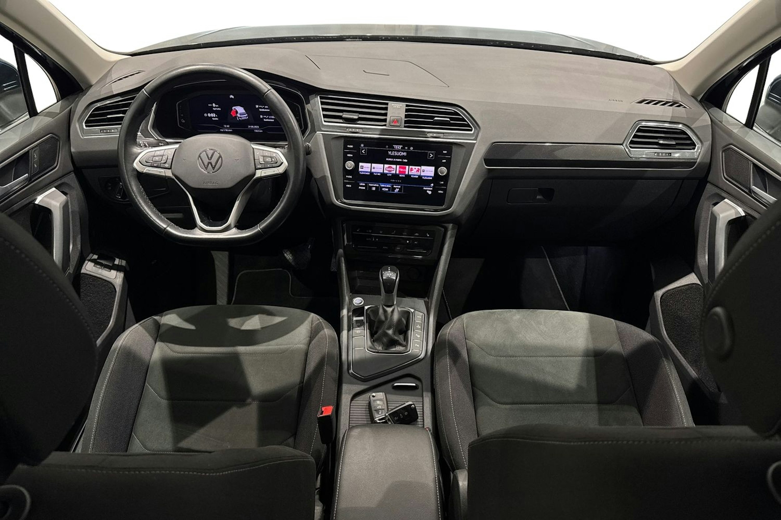 sininen Volkswagen Tiguan 2021 kuva 9.