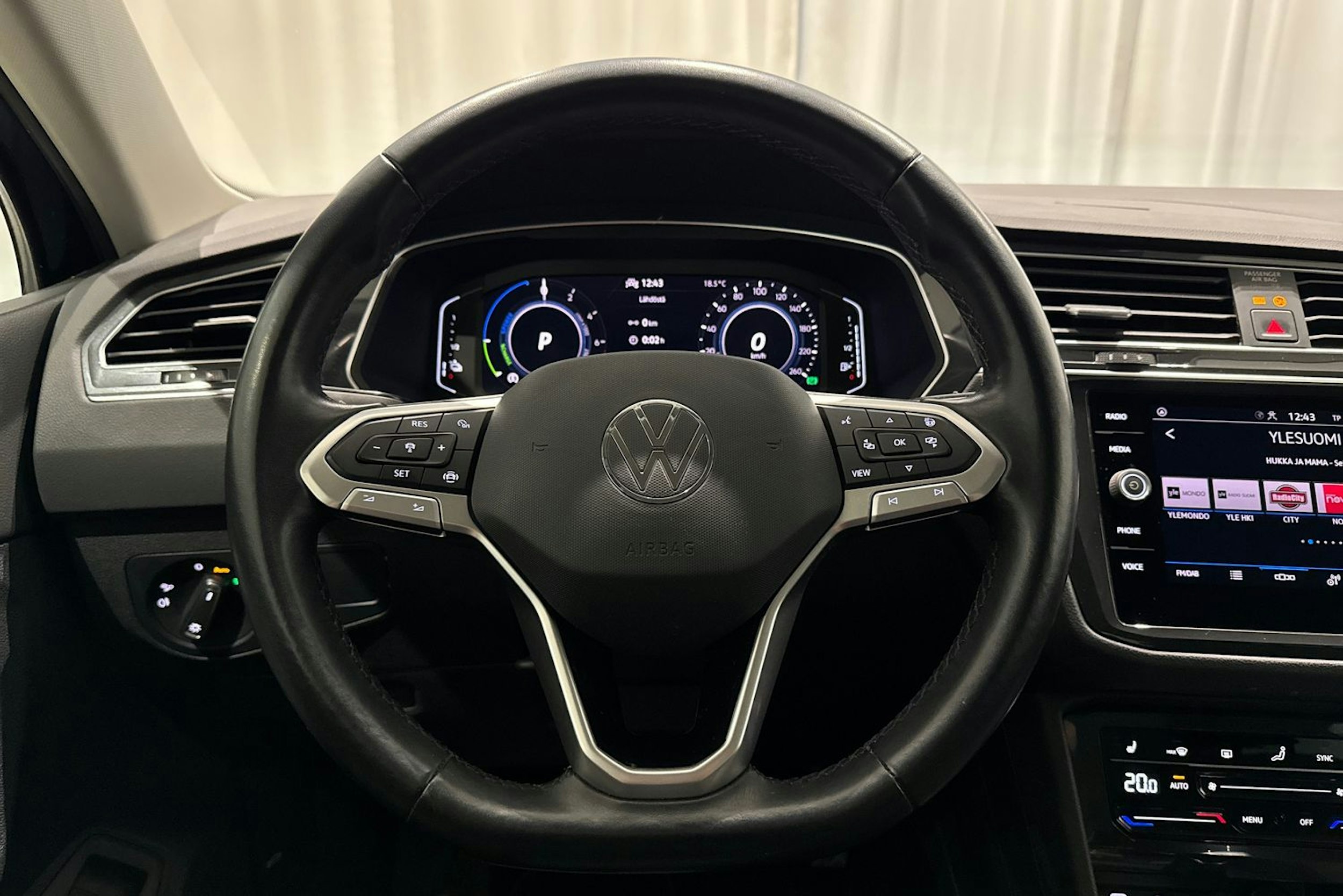 sininen Volkswagen Tiguan 2021 kuva 16.