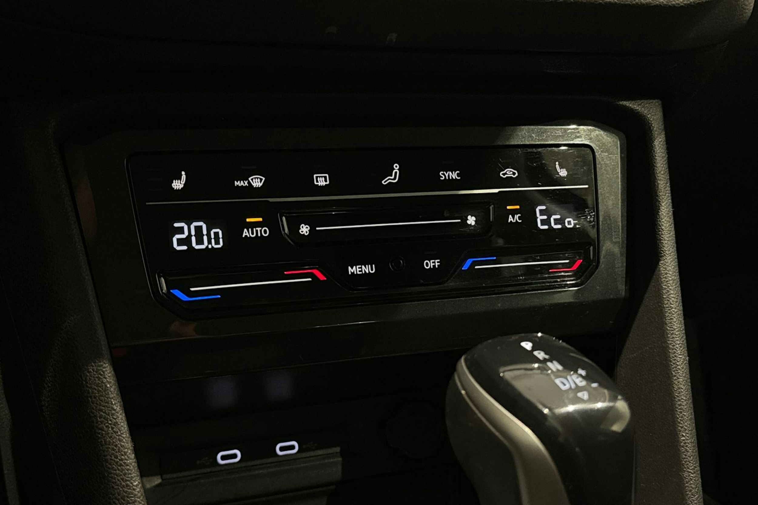 sininen Volkswagen Tiguan 2021 kuva 19.