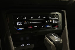 sininen Volkswagen Tiguan 2021 kuva 19.