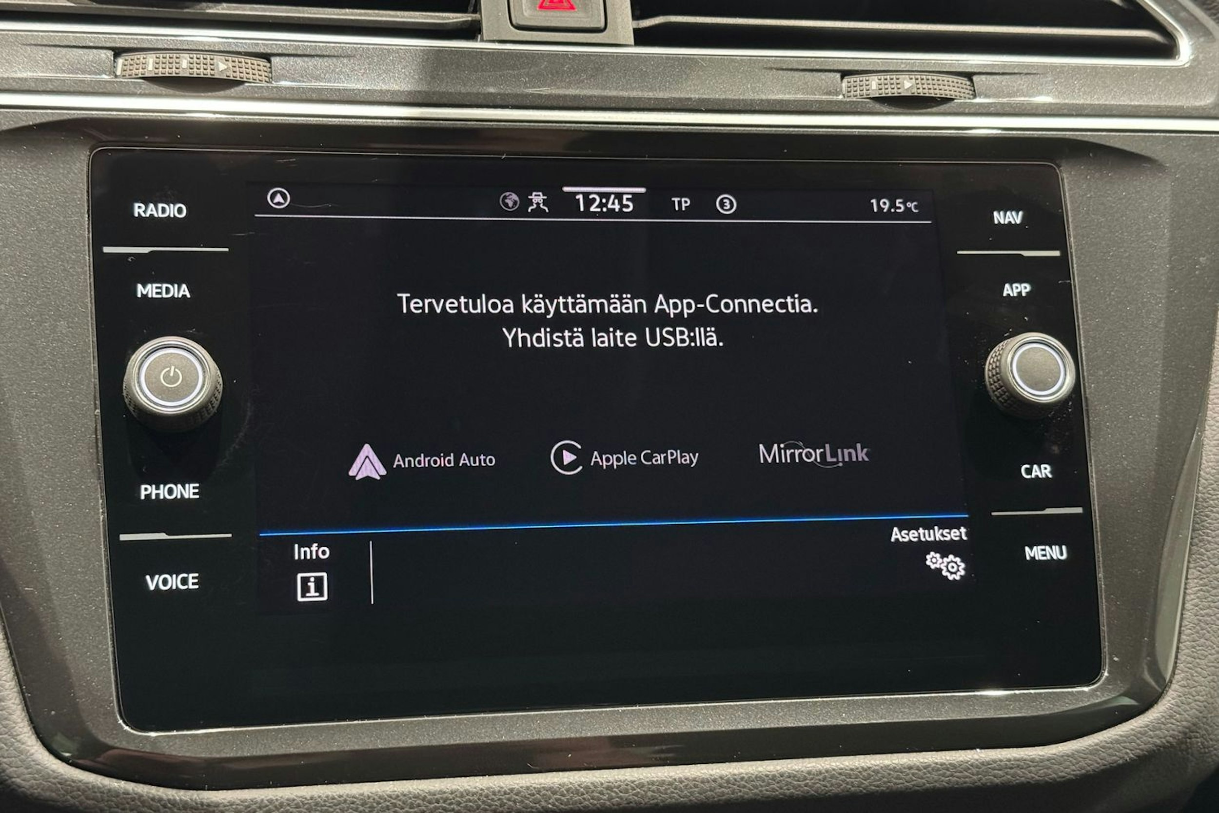 sininen Volkswagen Tiguan 2021 kuva 21.