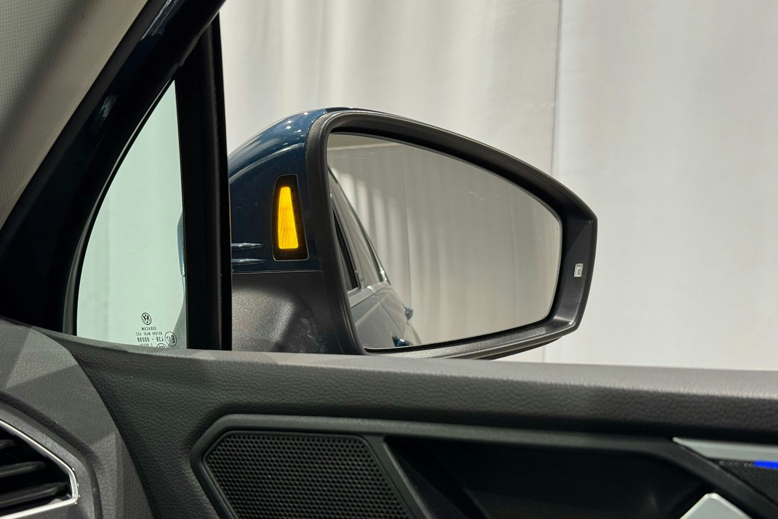 sininen Volkswagen Tiguan 2021 kuva 24.
