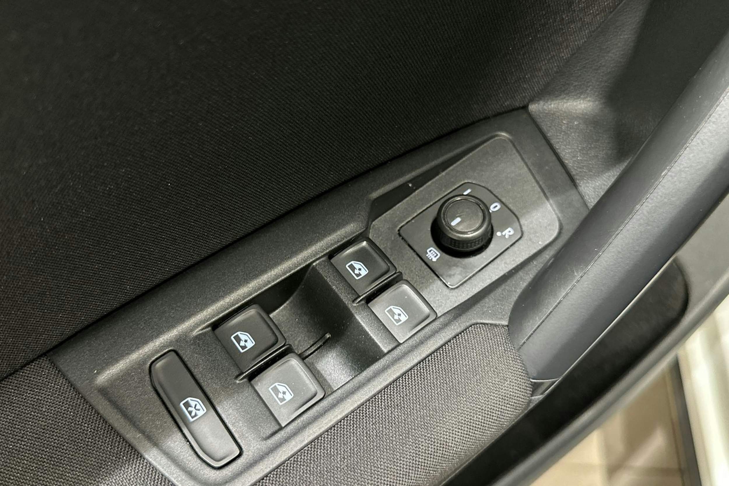 valkoinen Volkswagen Tiguan 2021 kuva 13.