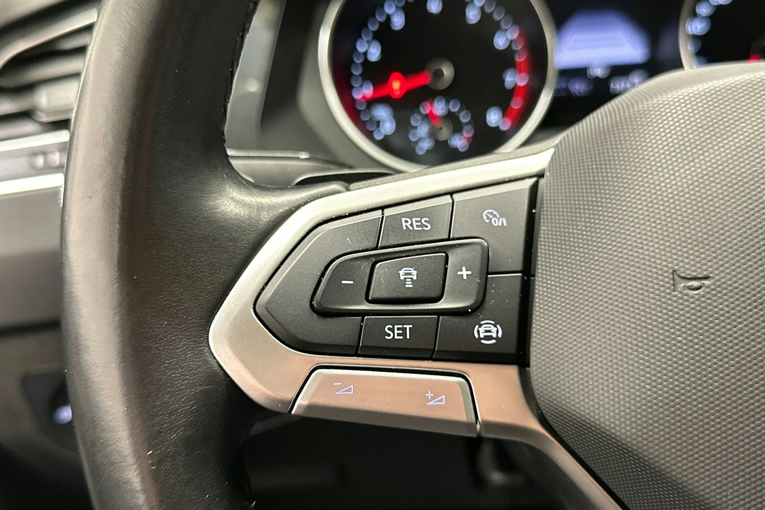 valkoinen Volkswagen Tiguan 2021 kuva 14.