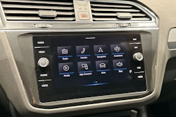 valkoinen Volkswagen Tiguan 2021 kuva 17.