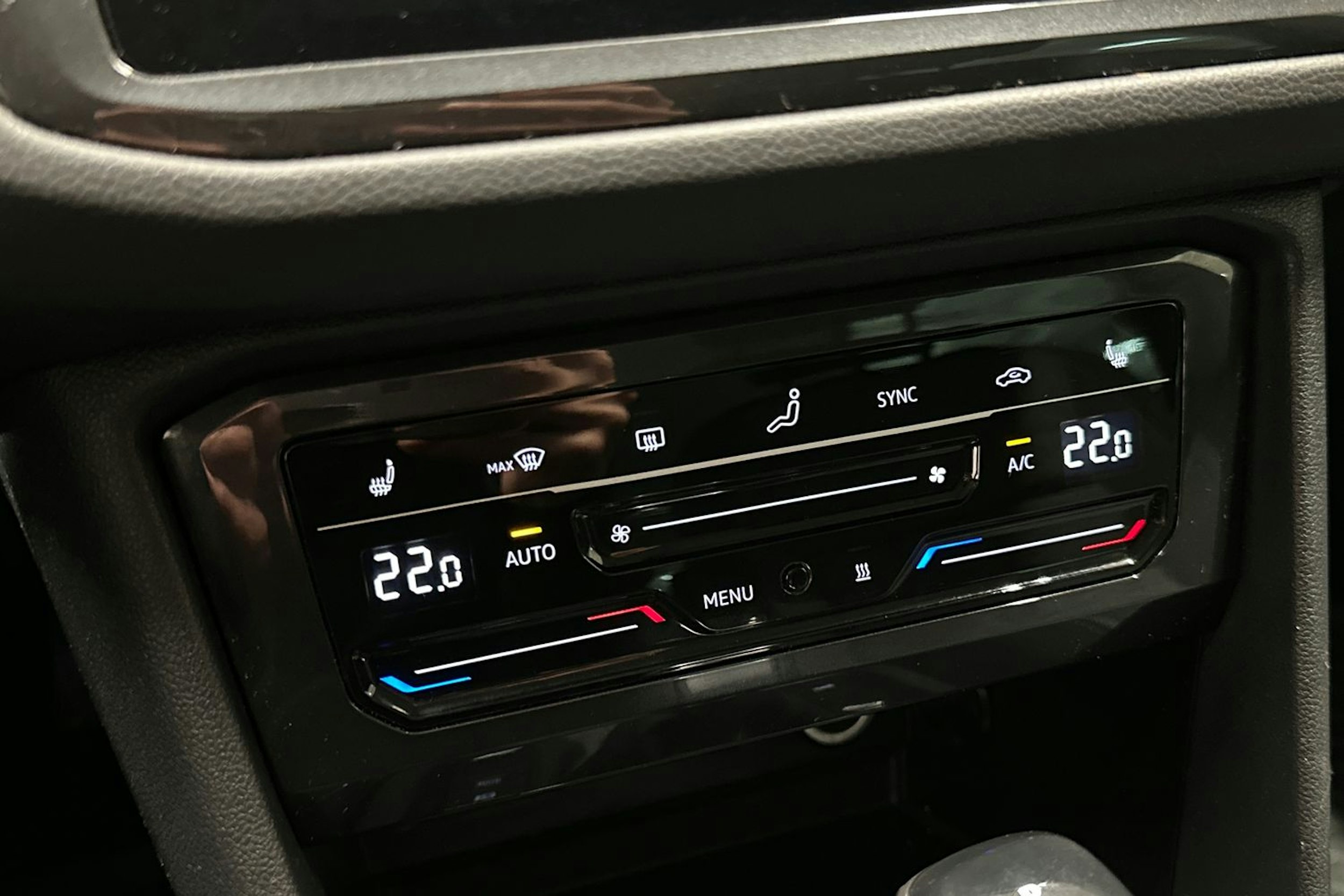 valkoinen Volkswagen Tiguan 2021 kuva 19.