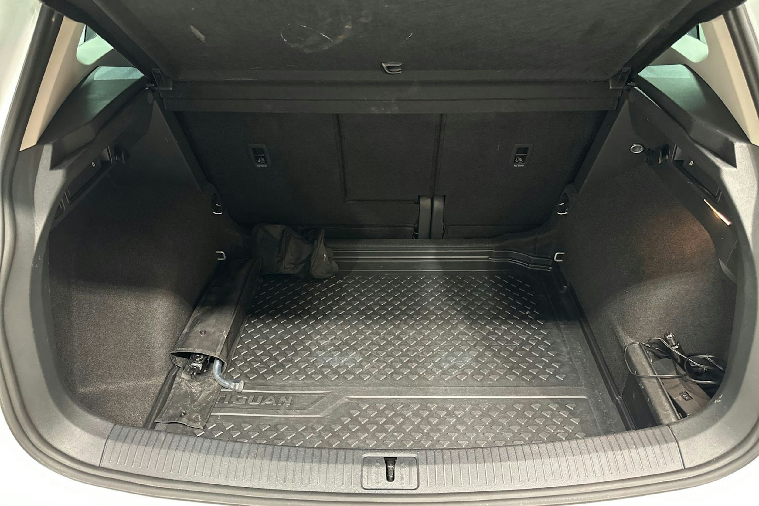 valkoinen Volkswagen Tiguan 2021 kuva 23.