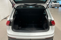 valkoinen Volkswagen Tiguan 2021 kuva 24.