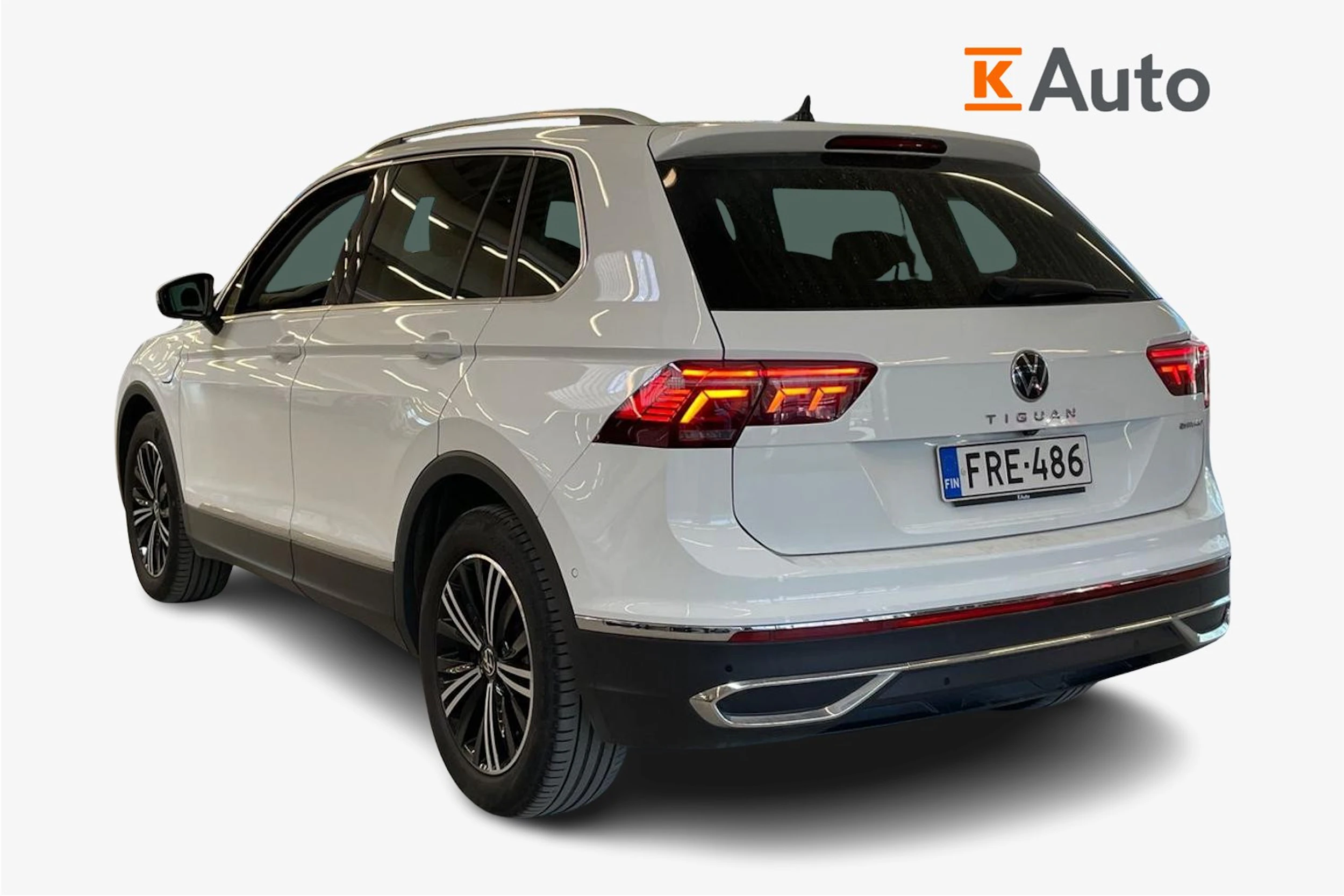 valkoinen Volkswagen Tiguan 2021 kuva 2.