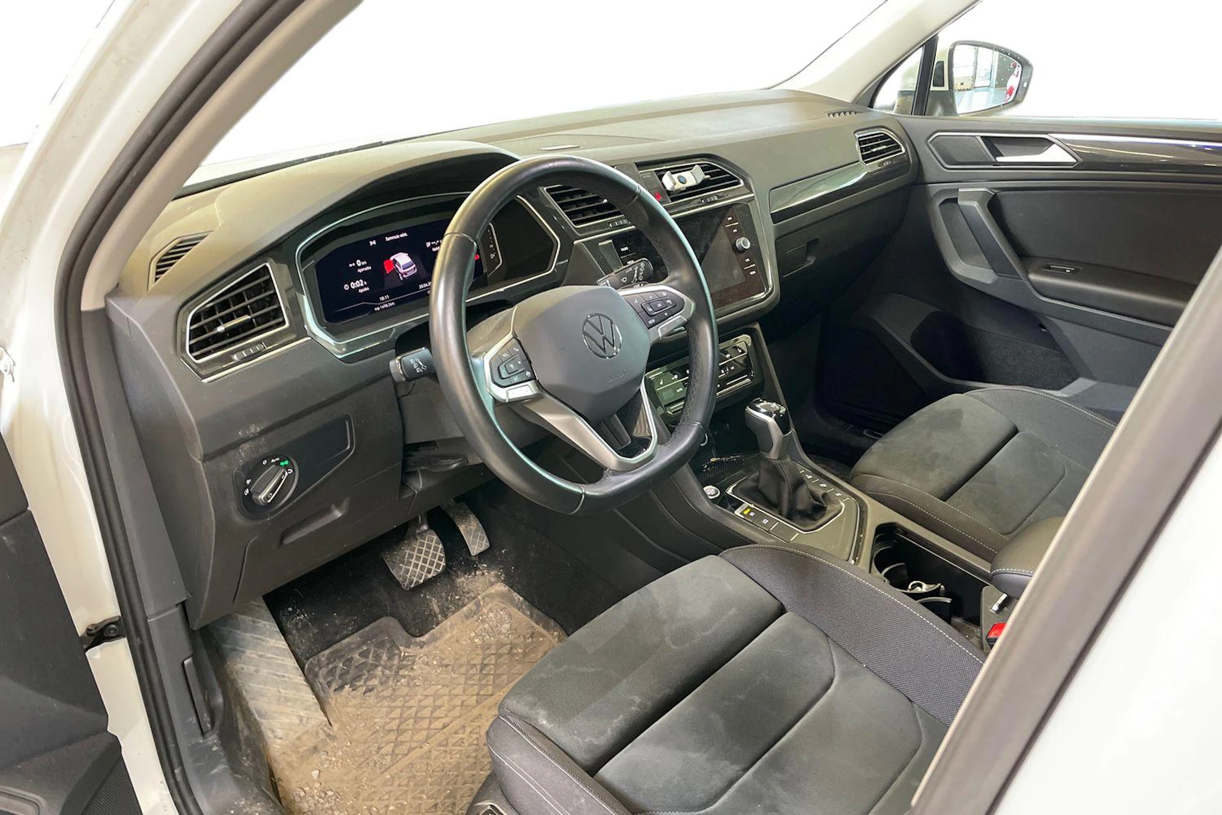 valkoinen Volkswagen Tiguan 2021 kuva 3.