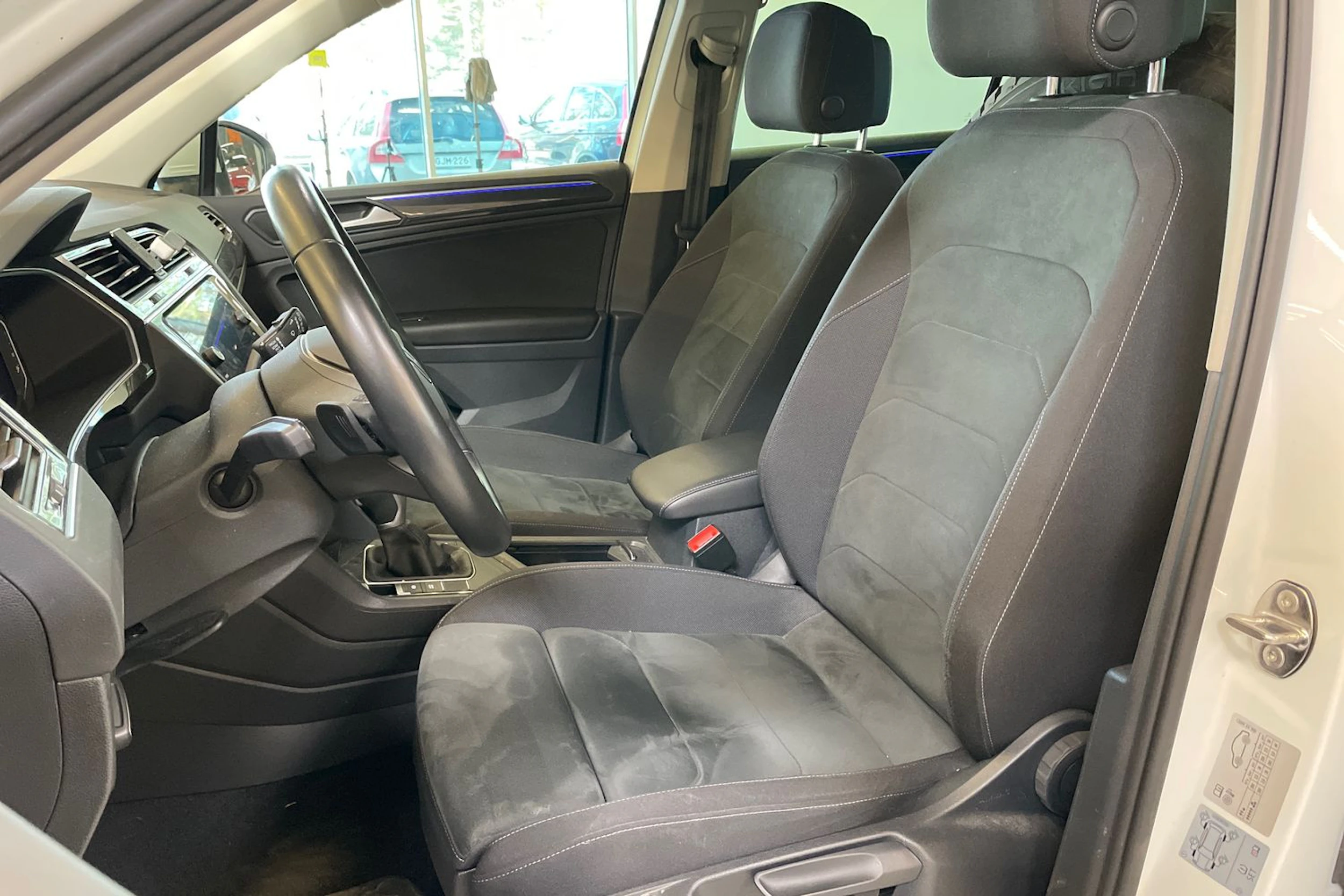 valkoinen Volkswagen Tiguan 2021 kuva 4.