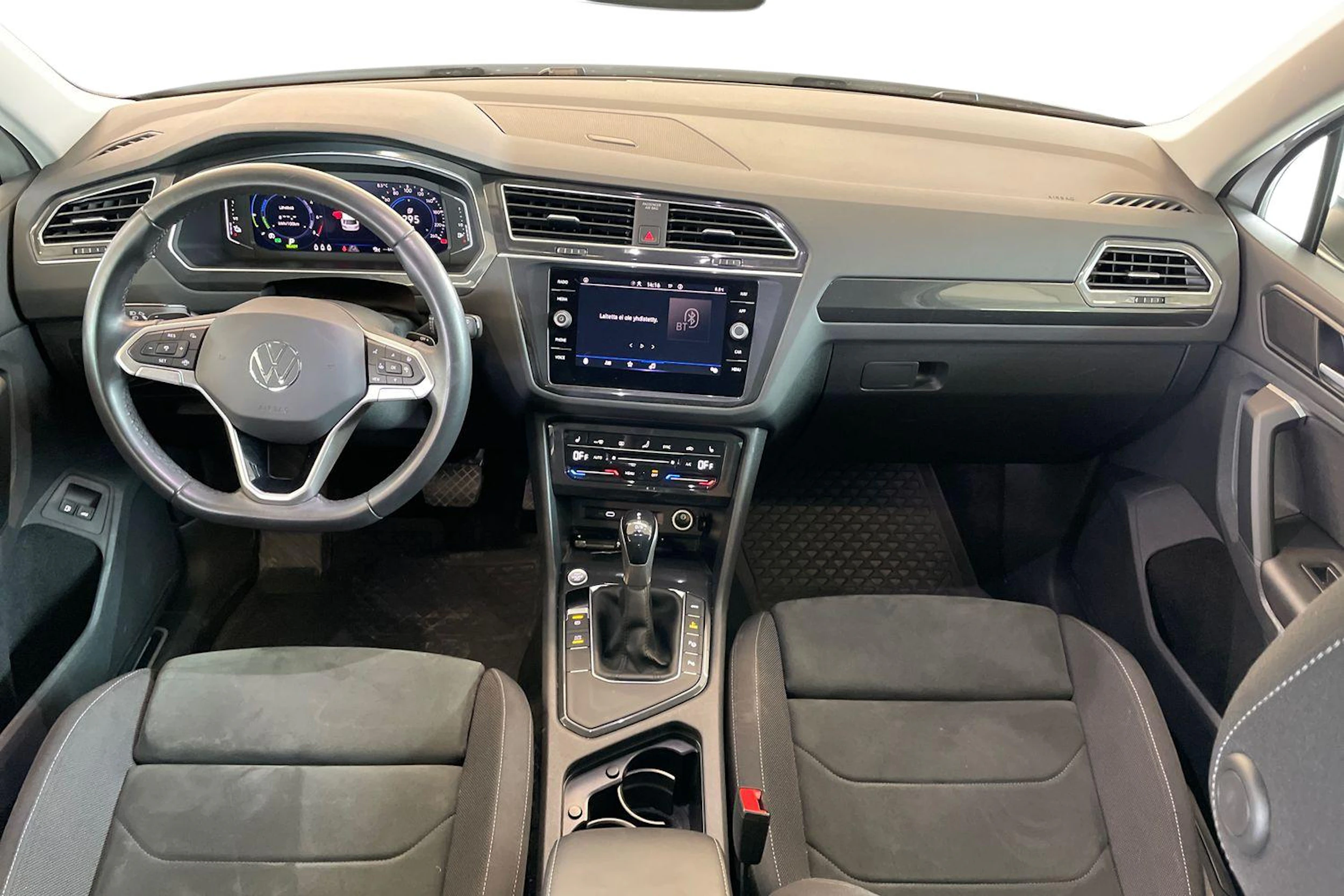 valkoinen Volkswagen Tiguan 2021 kuva 9.