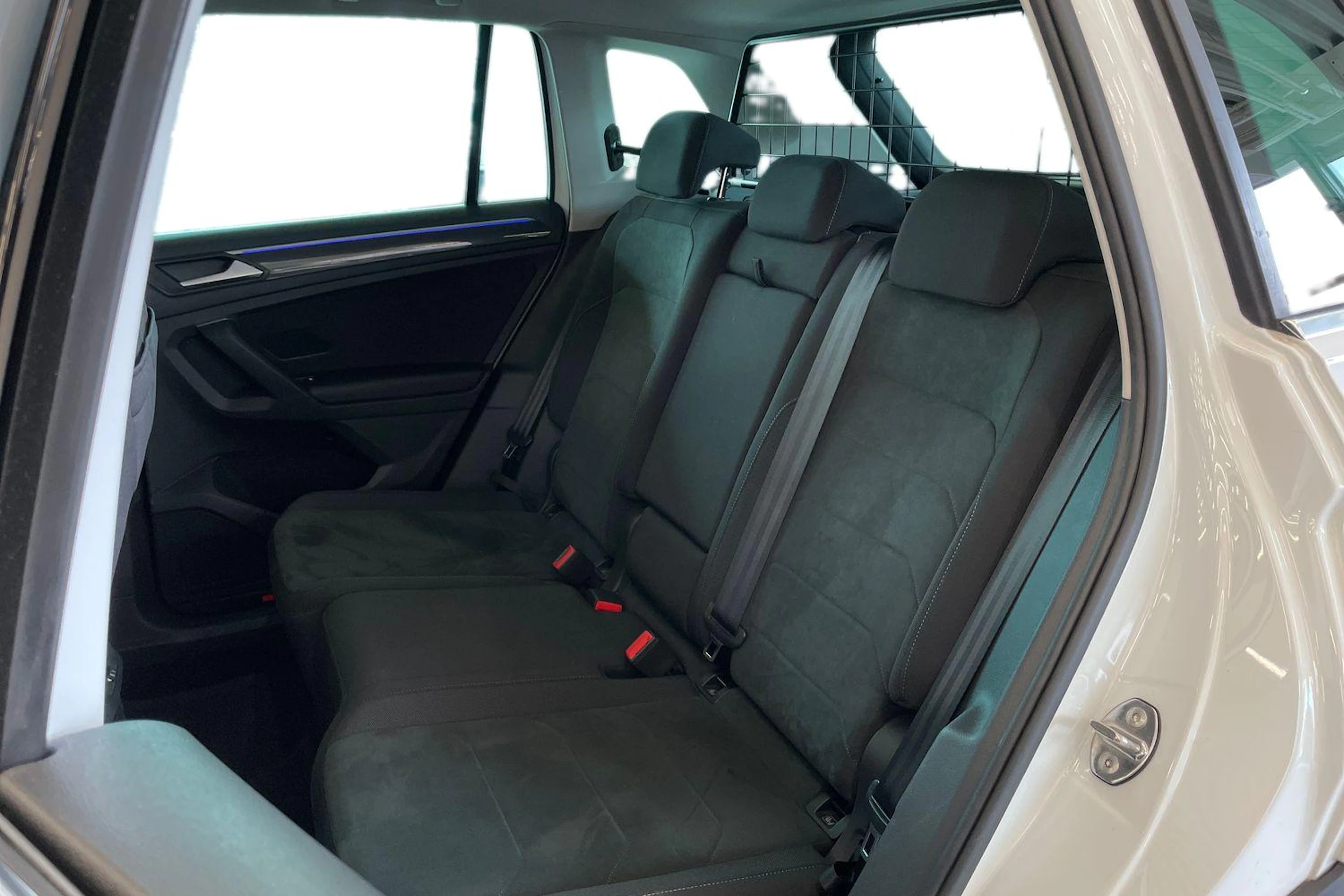 valkoinen Volkswagen Tiguan 2021 kuva 11.