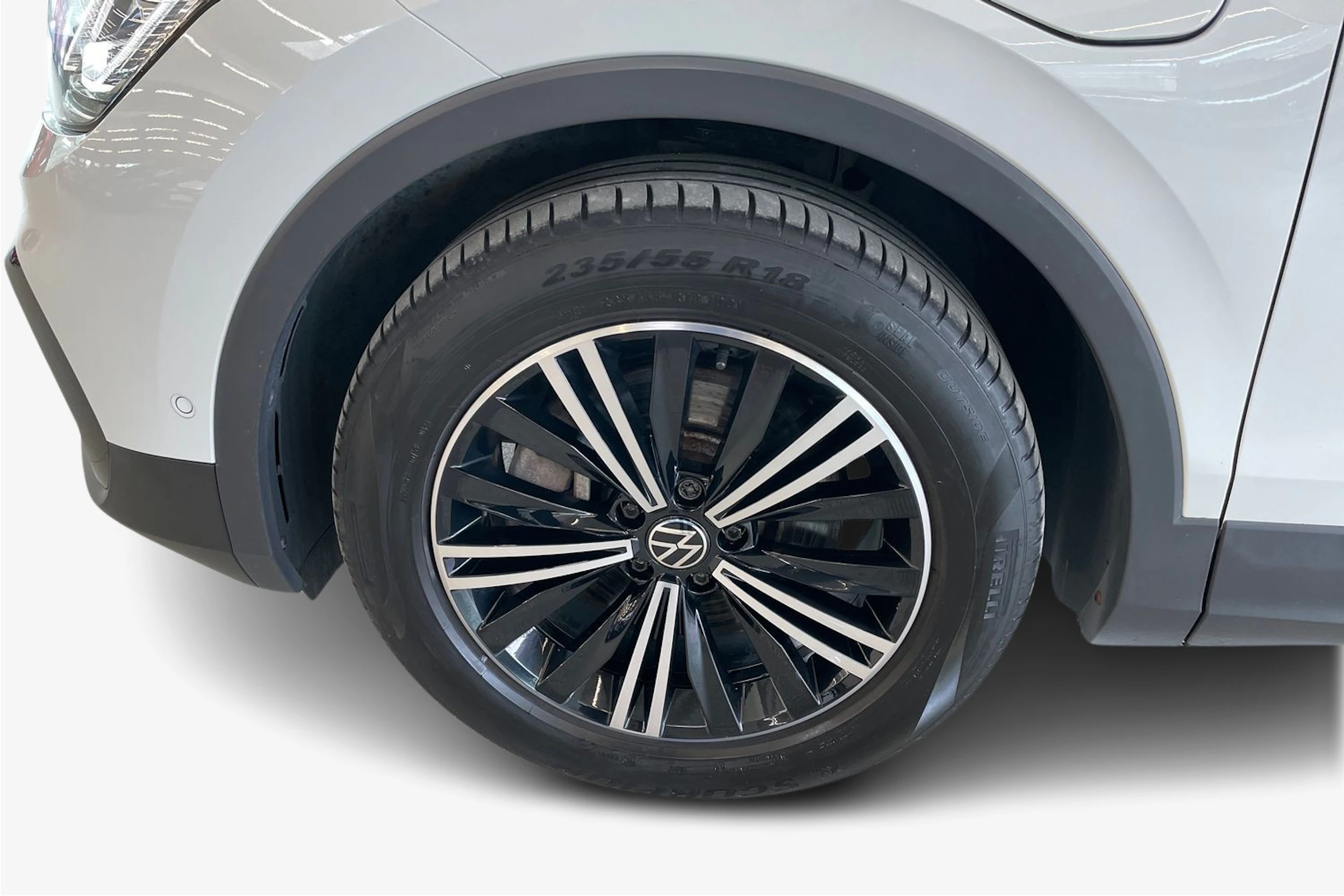 valkoinen Volkswagen Tiguan 2021 kuva 12.
