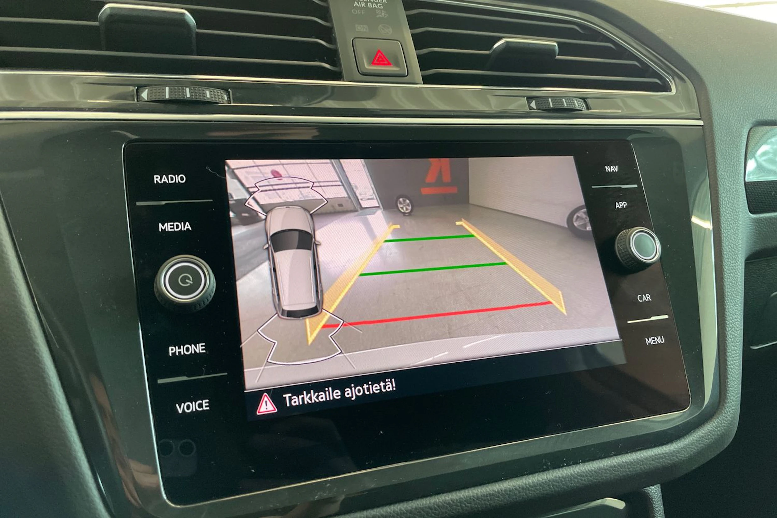 valkoinen Volkswagen Tiguan 2021 kuva 17.
