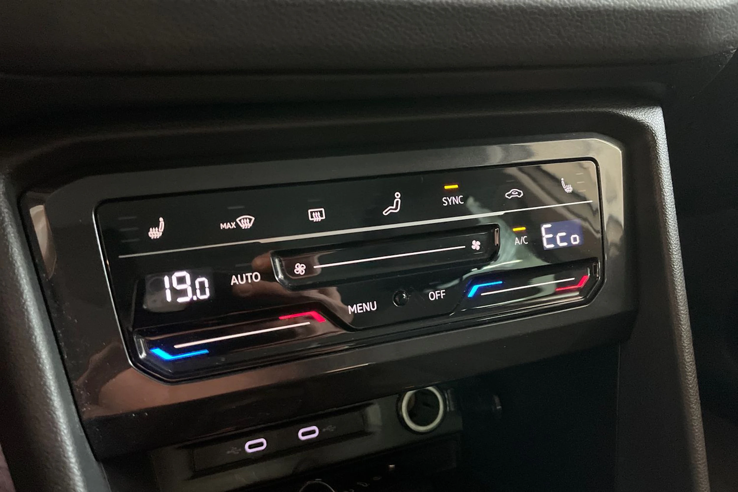 valkoinen Volkswagen Tiguan 2021 kuva 18.