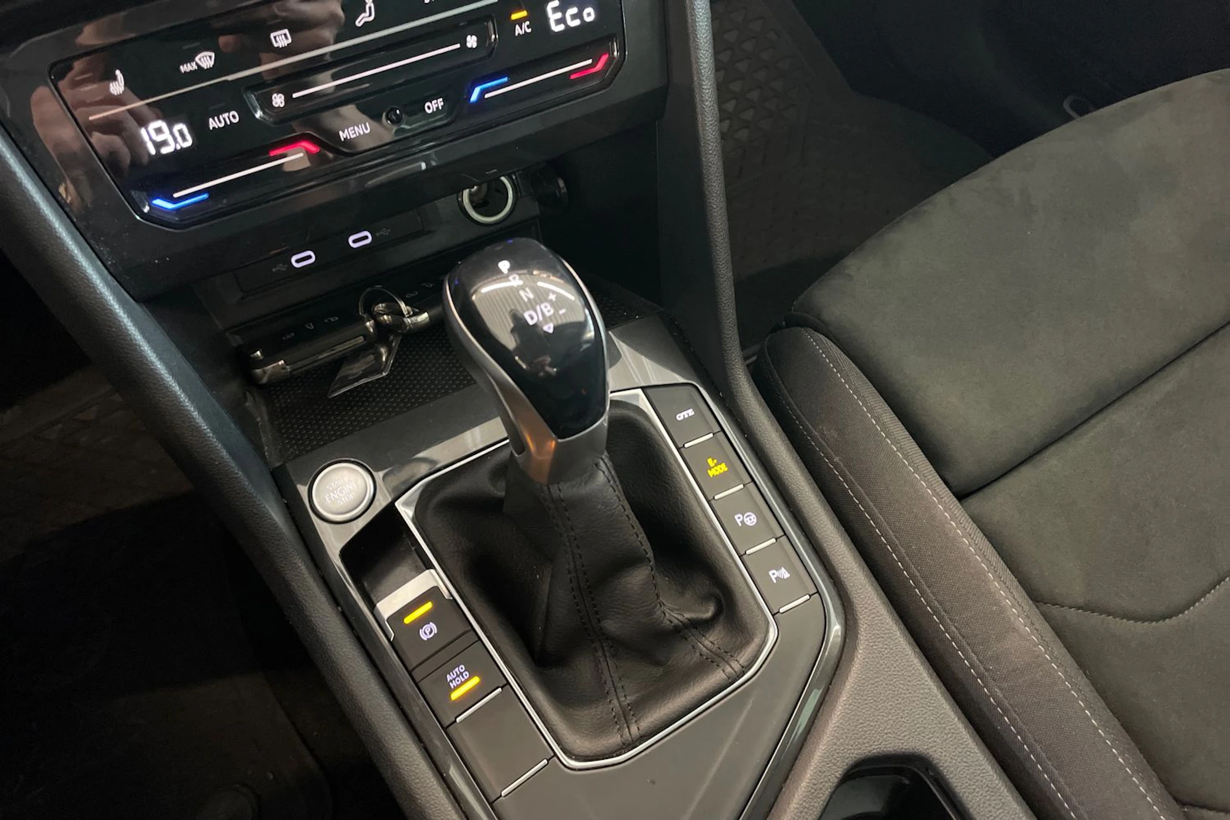 valkoinen Volkswagen Tiguan 2021 kuva 19.
