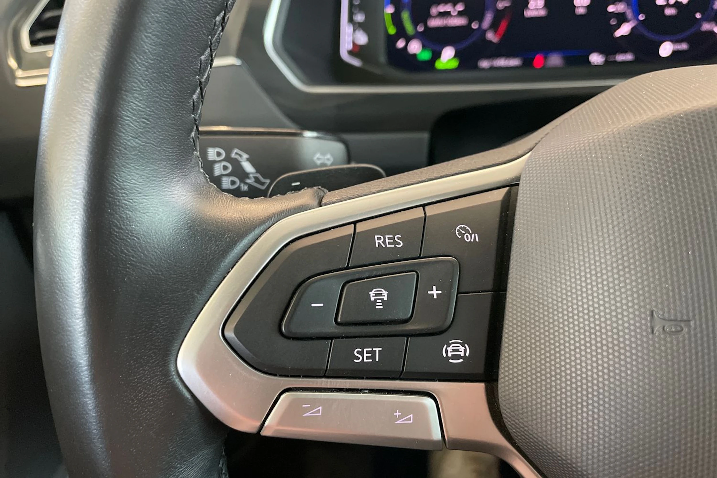 valkoinen Volkswagen Tiguan 2021 kuva 20.