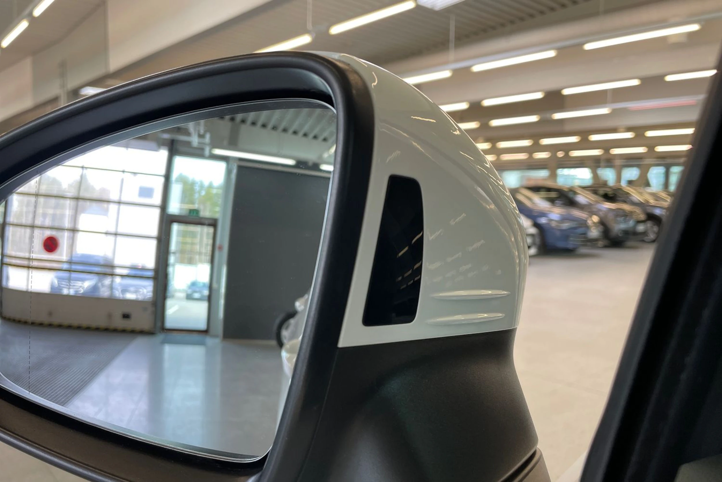 valkoinen Volkswagen Tiguan 2021 kuva 24.