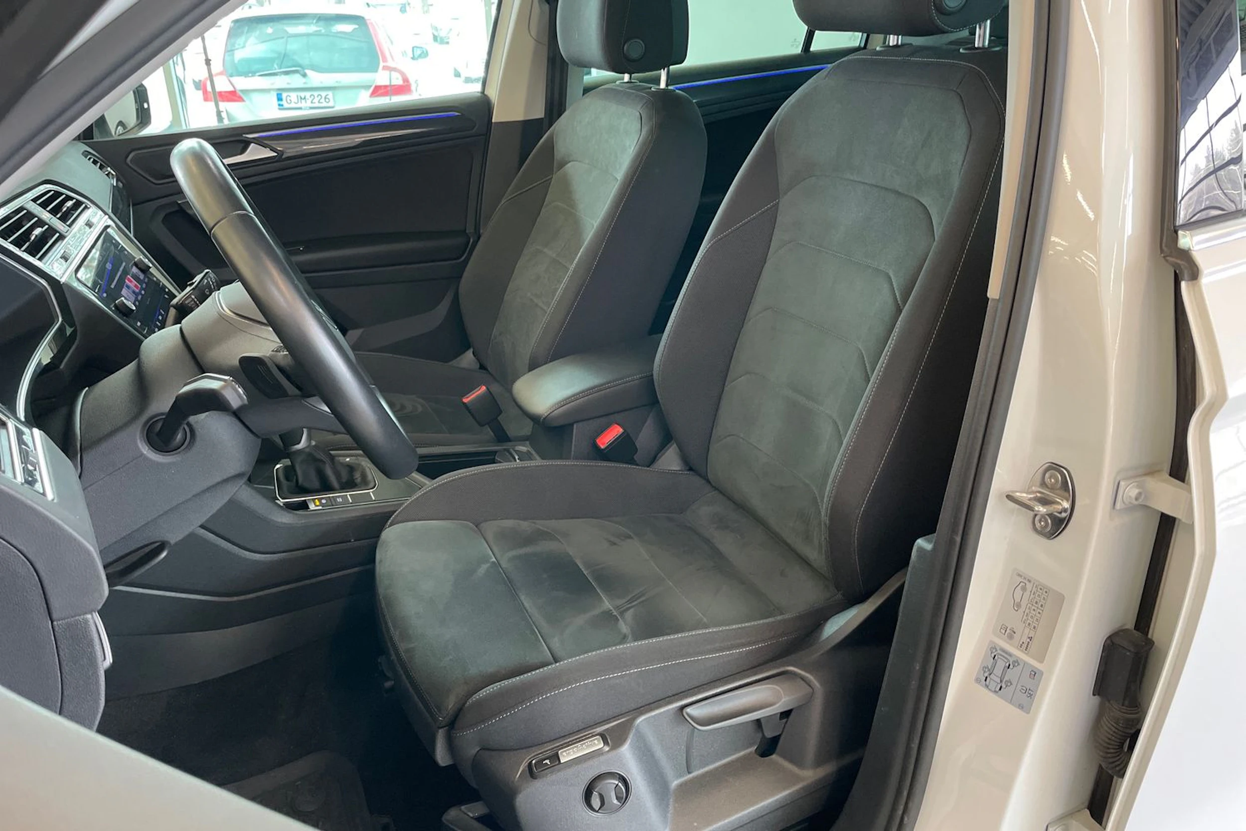 valkoinen Volkswagen Tiguan 2021 kuva 25.