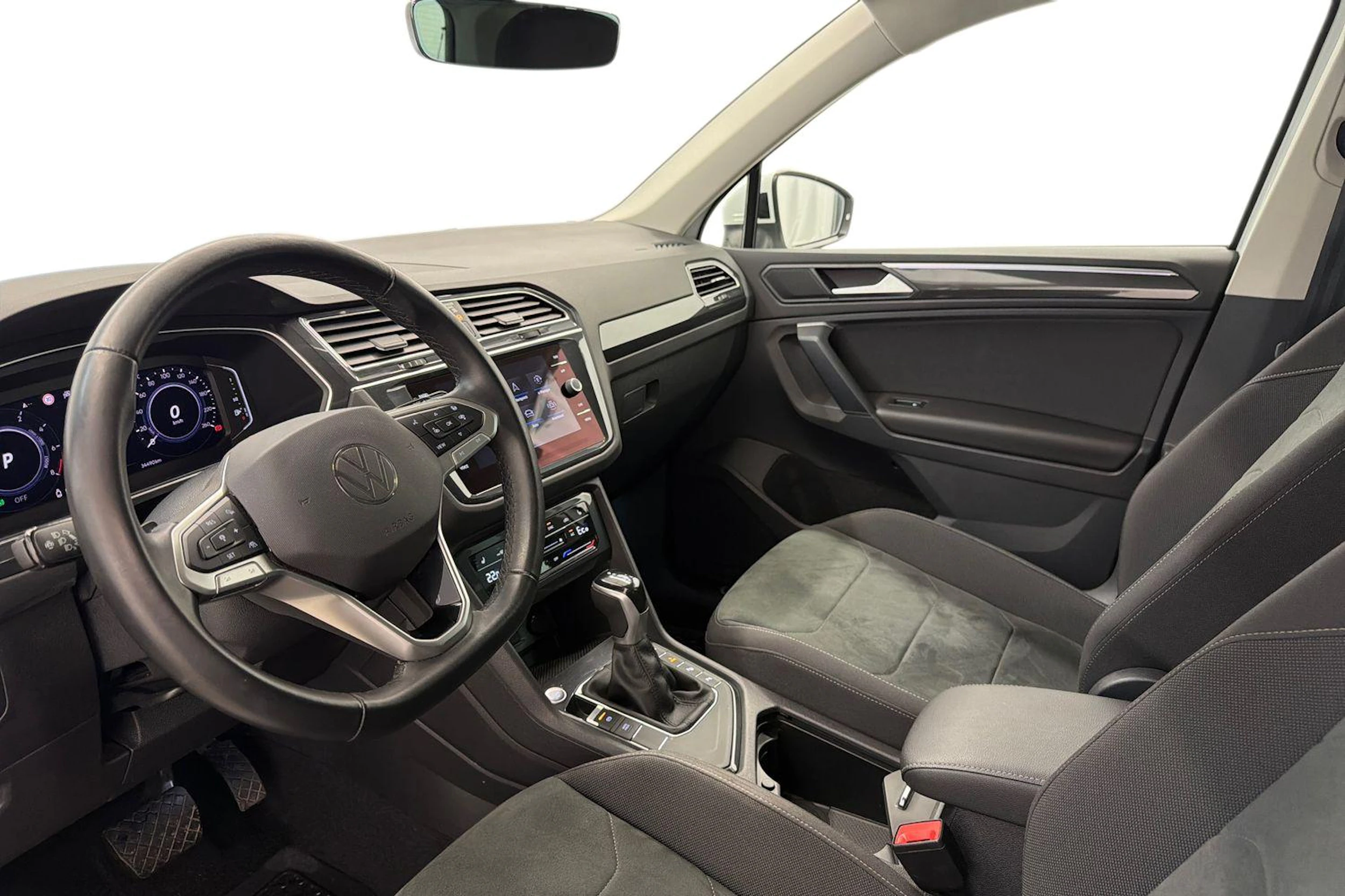 valkoinen Volkswagen Tiguan 2021 kuva 6.