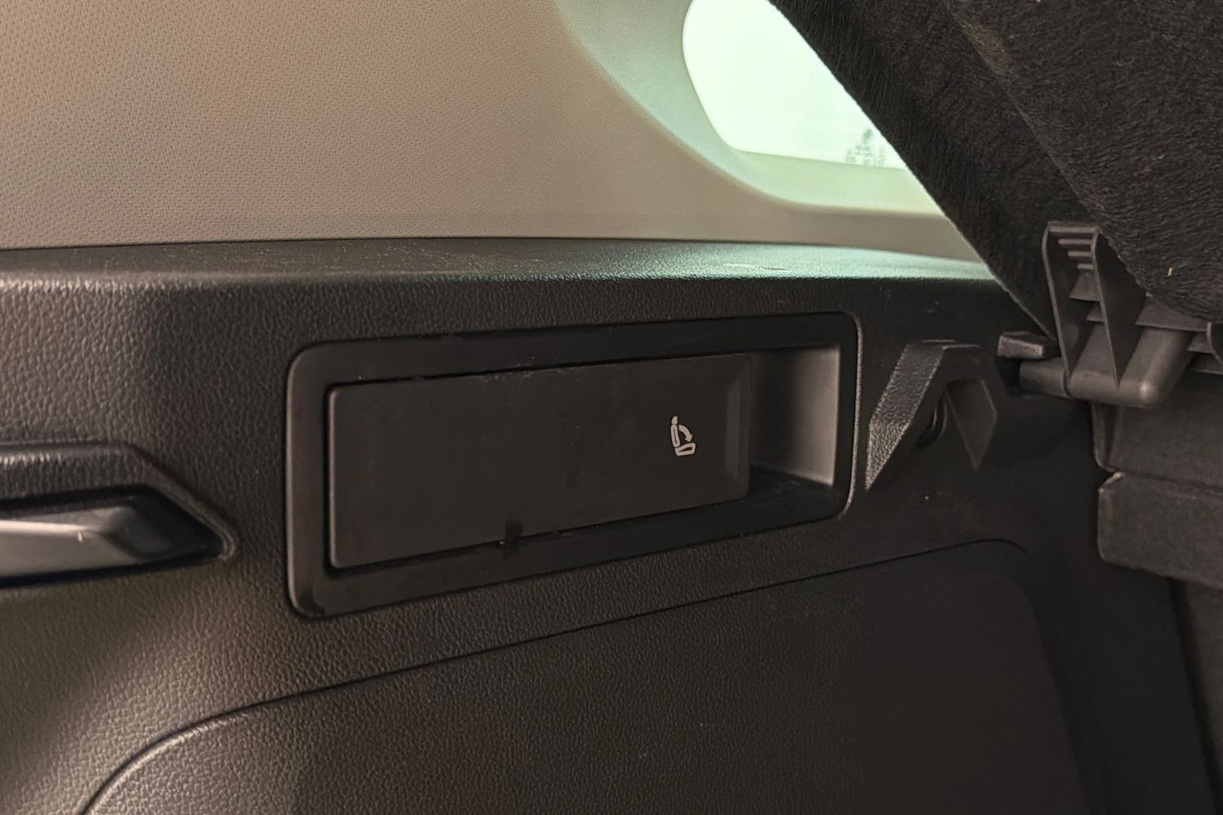 valkoinen Volkswagen Tiguan 2021 kuva 15.
