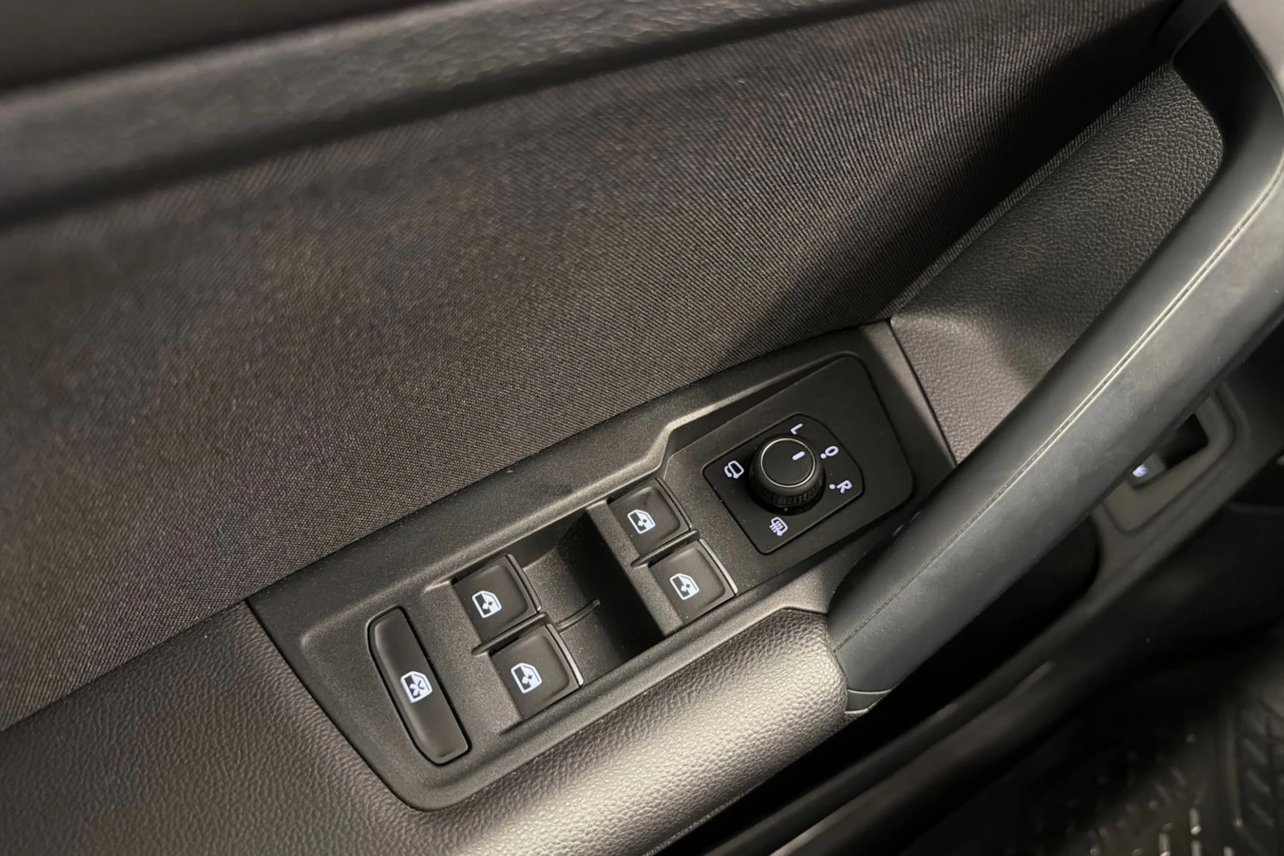 valkoinen Volkswagen Tiguan 2021 kuva 17.