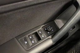valkoinen Volkswagen Tiguan 2021 kuva 17.