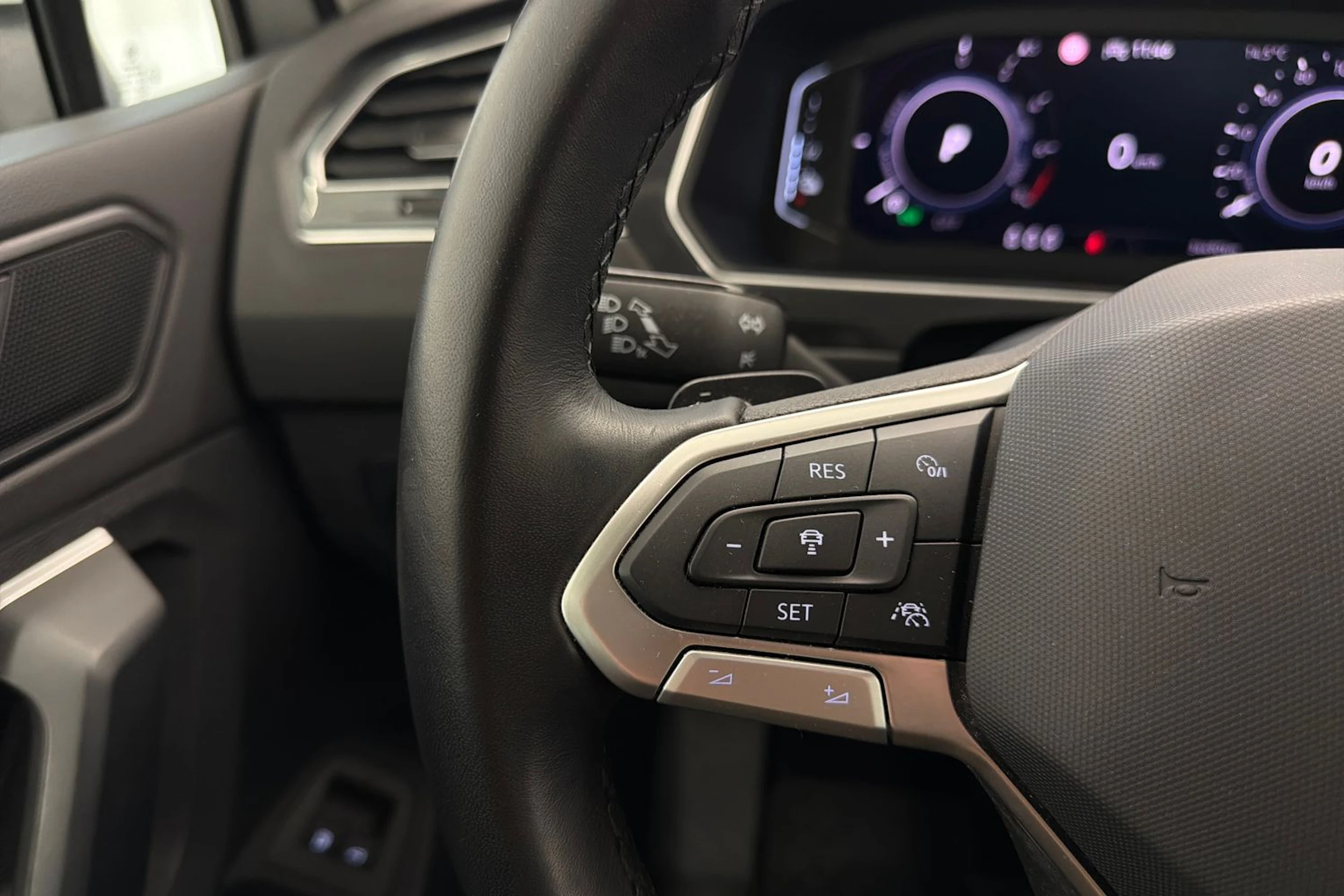 valkoinen Volkswagen Tiguan 2021 kuva 19.