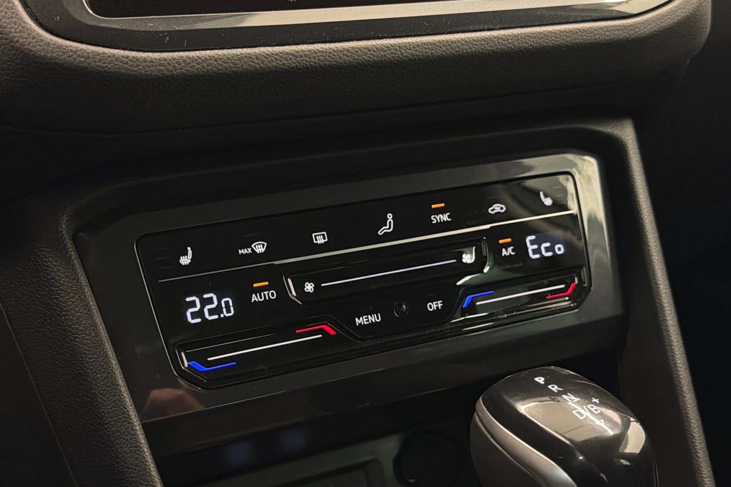 valkoinen Volkswagen Tiguan 2021 kuva 22.