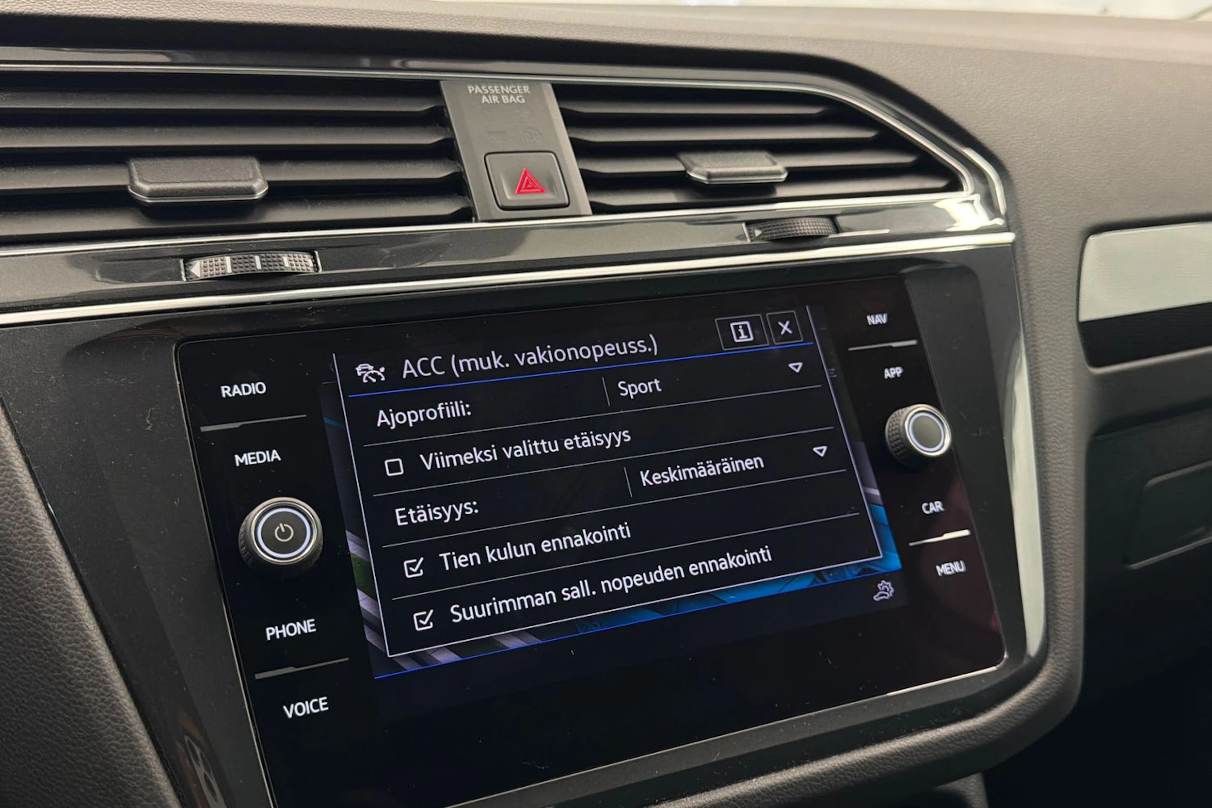 valkoinen Volkswagen Tiguan 2021 kuva 25.