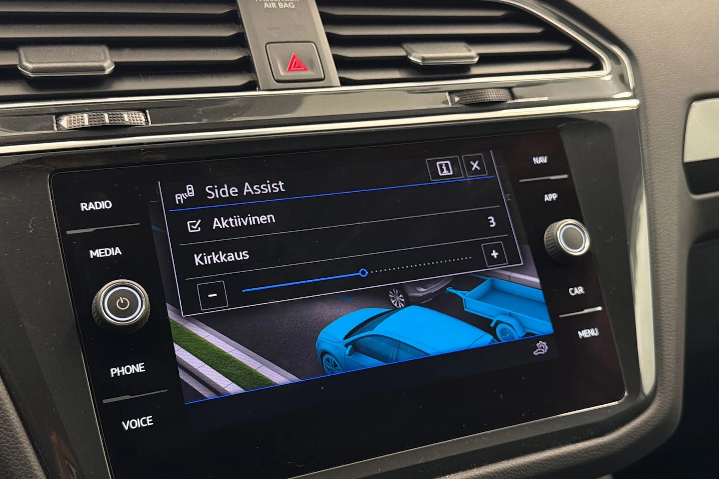 valkoinen Volkswagen Tiguan 2021 kuva 27.