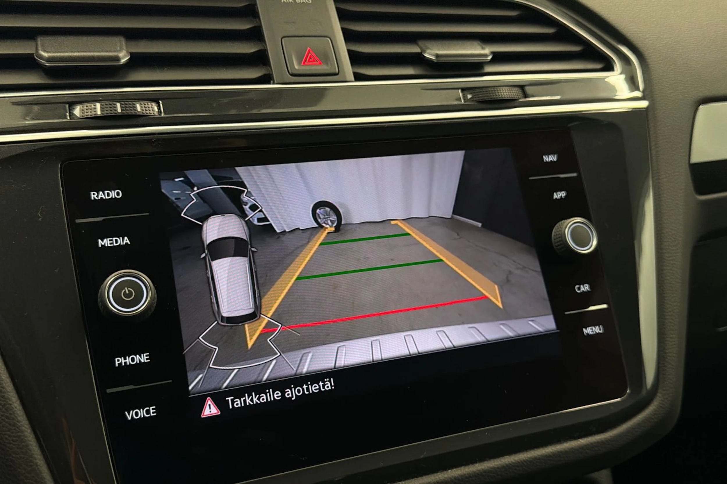 valkoinen Volkswagen Tiguan 2021 kuva 31.
