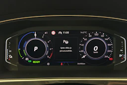 valkoinen Volkswagen Tiguan 2021 kuva 32.