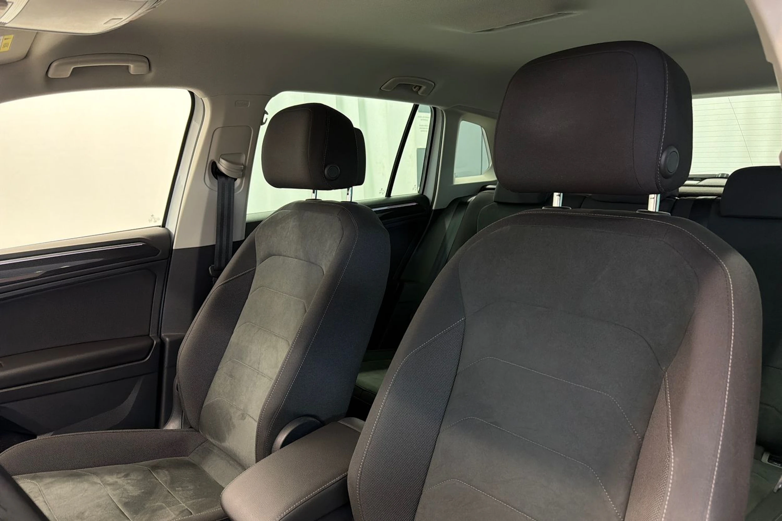 valkoinen Volkswagen Tiguan 2021 kuva 33.