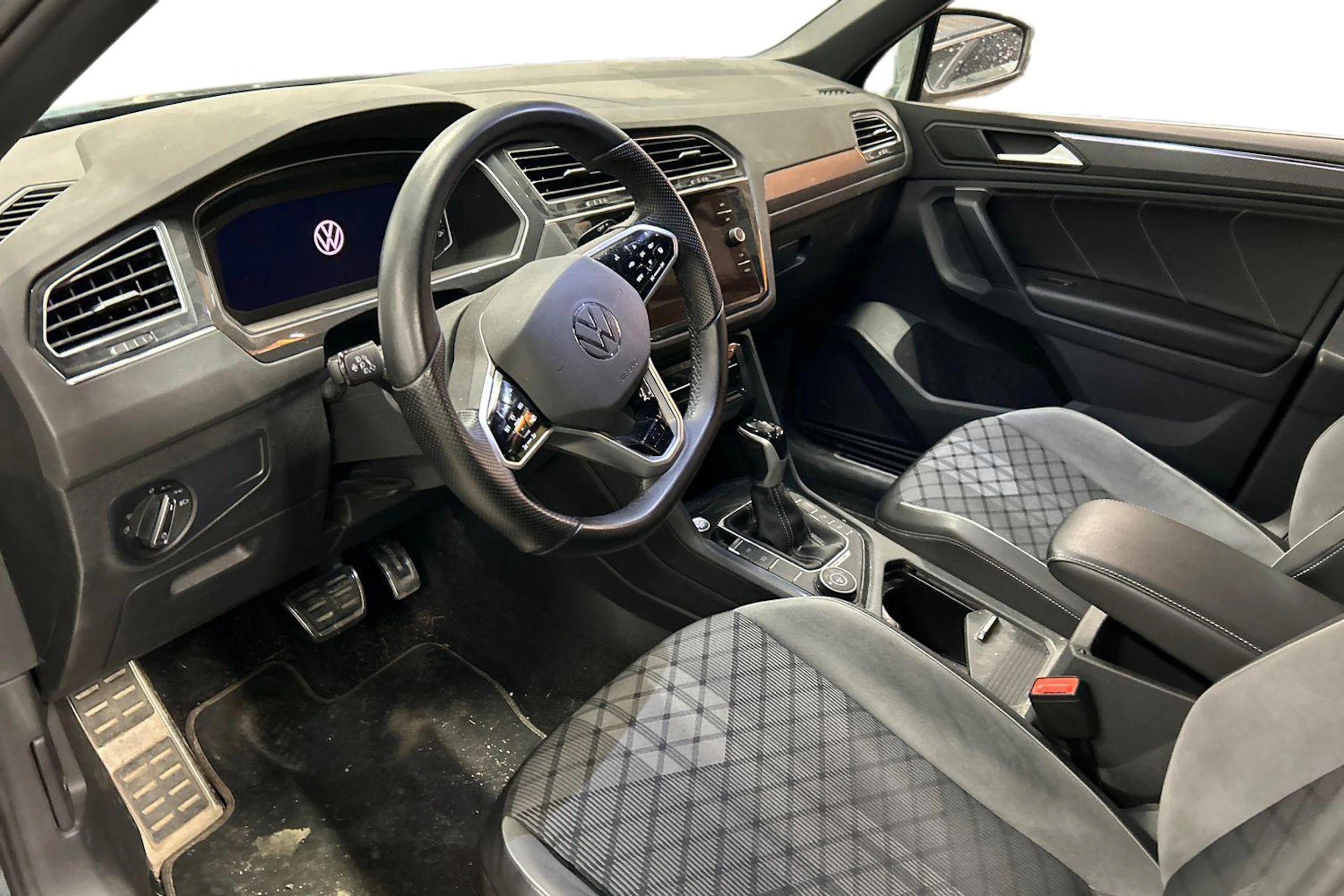 sininen Volkswagen Tiguan 2021 kuva 3.