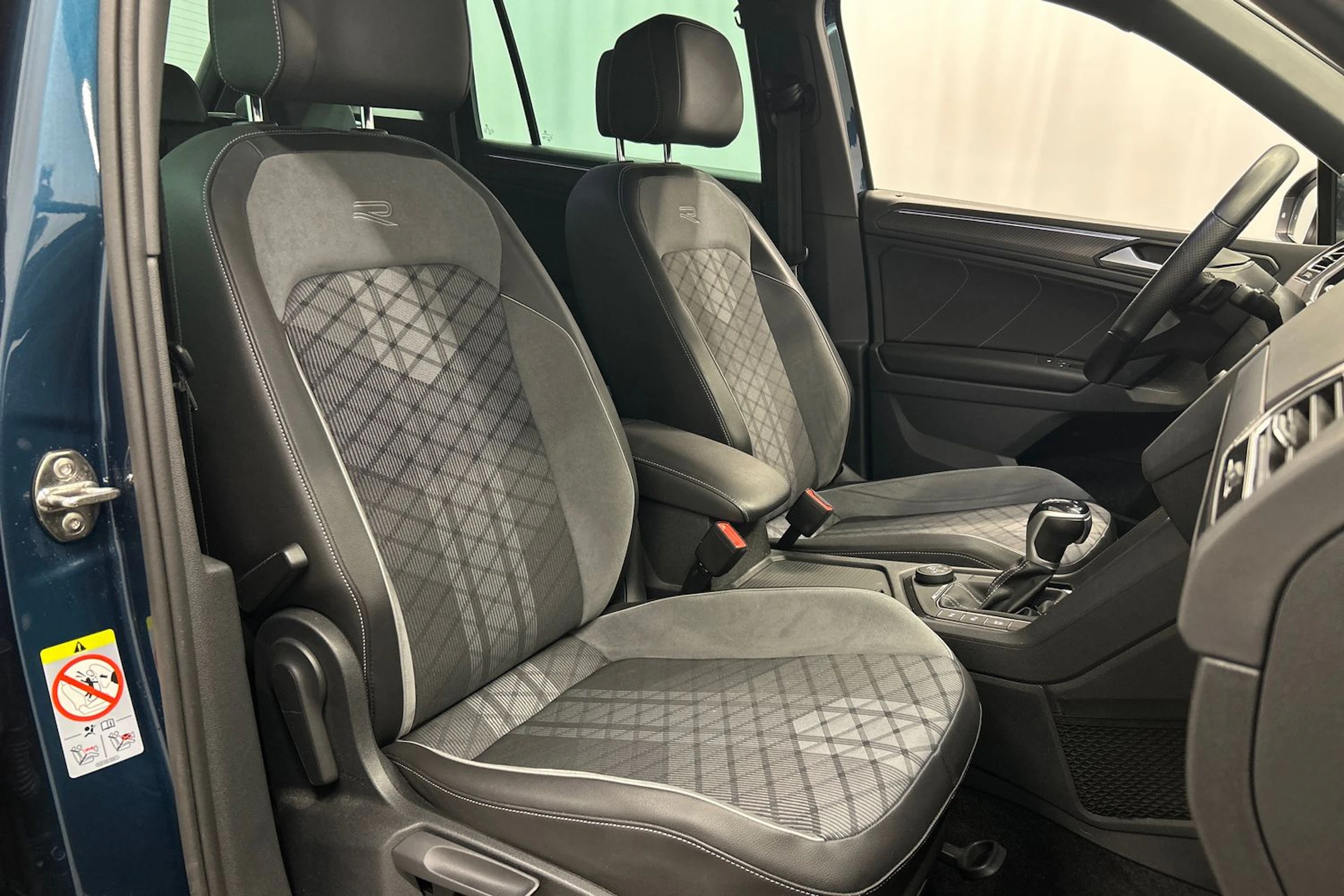 sininen Volkswagen Tiguan 2021 kuva 11.