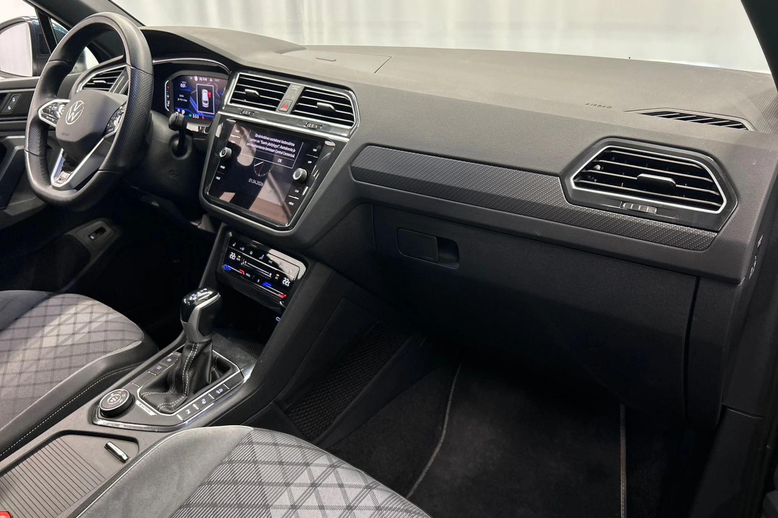 sininen Volkswagen Tiguan 2021 kuva 12.