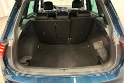 sininen Volkswagen Tiguan 2021 kuva 13.