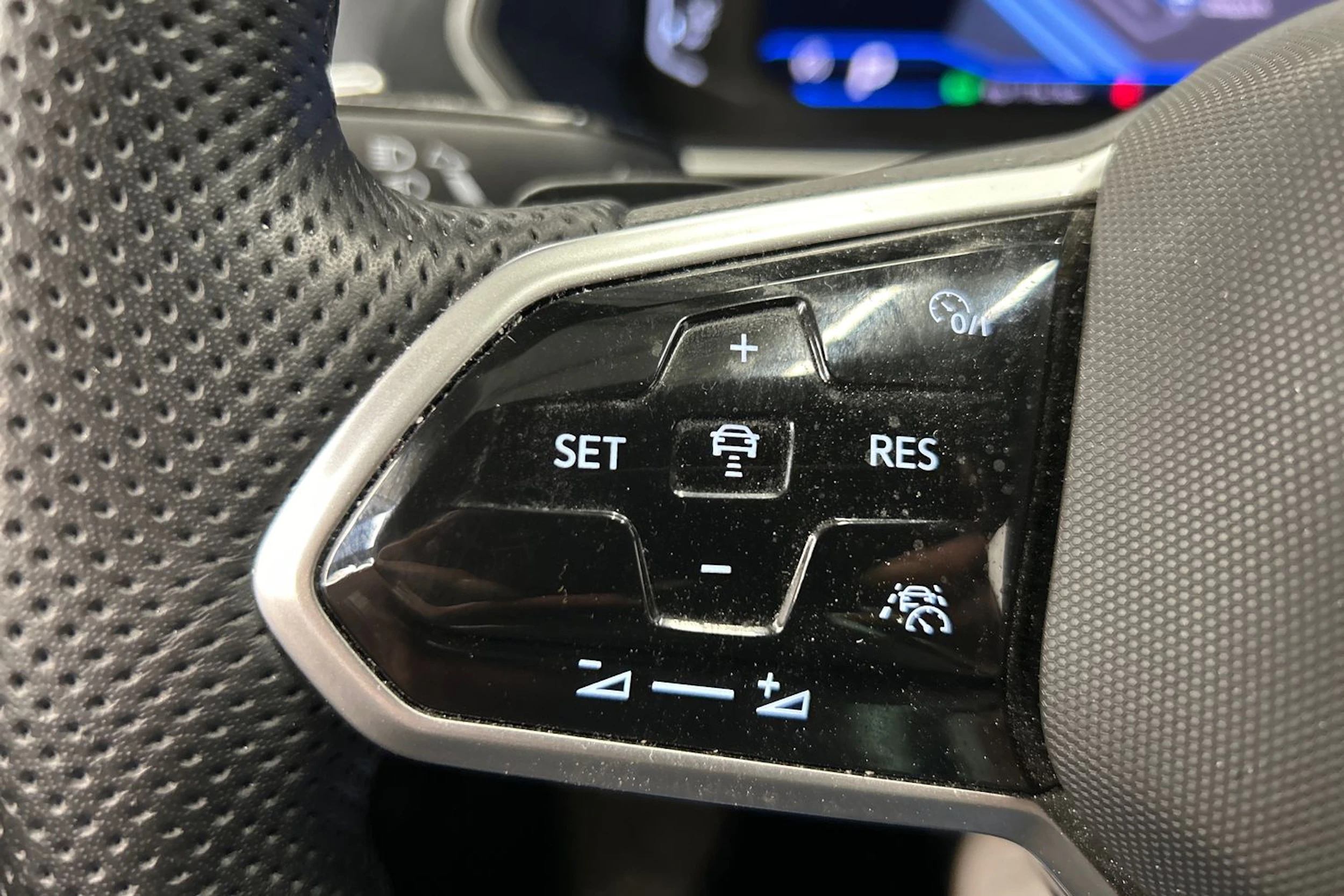 sininen Volkswagen Tiguan 2021 kuva 18.